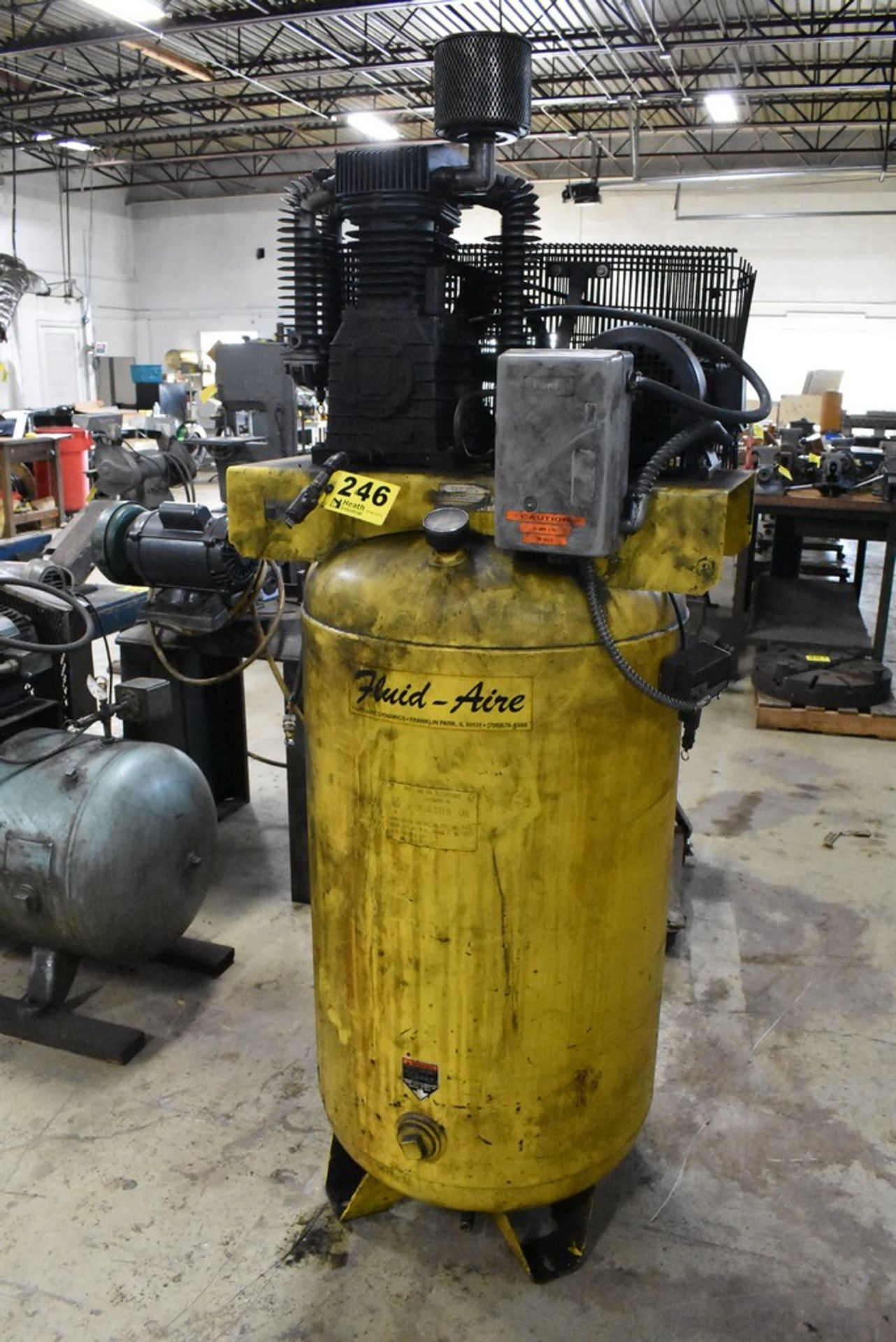 FLUID-AIRE 5HP VERTICAL TANK MOUNTED AIR COMPRESSOR 208/230V - Image 4 of 5