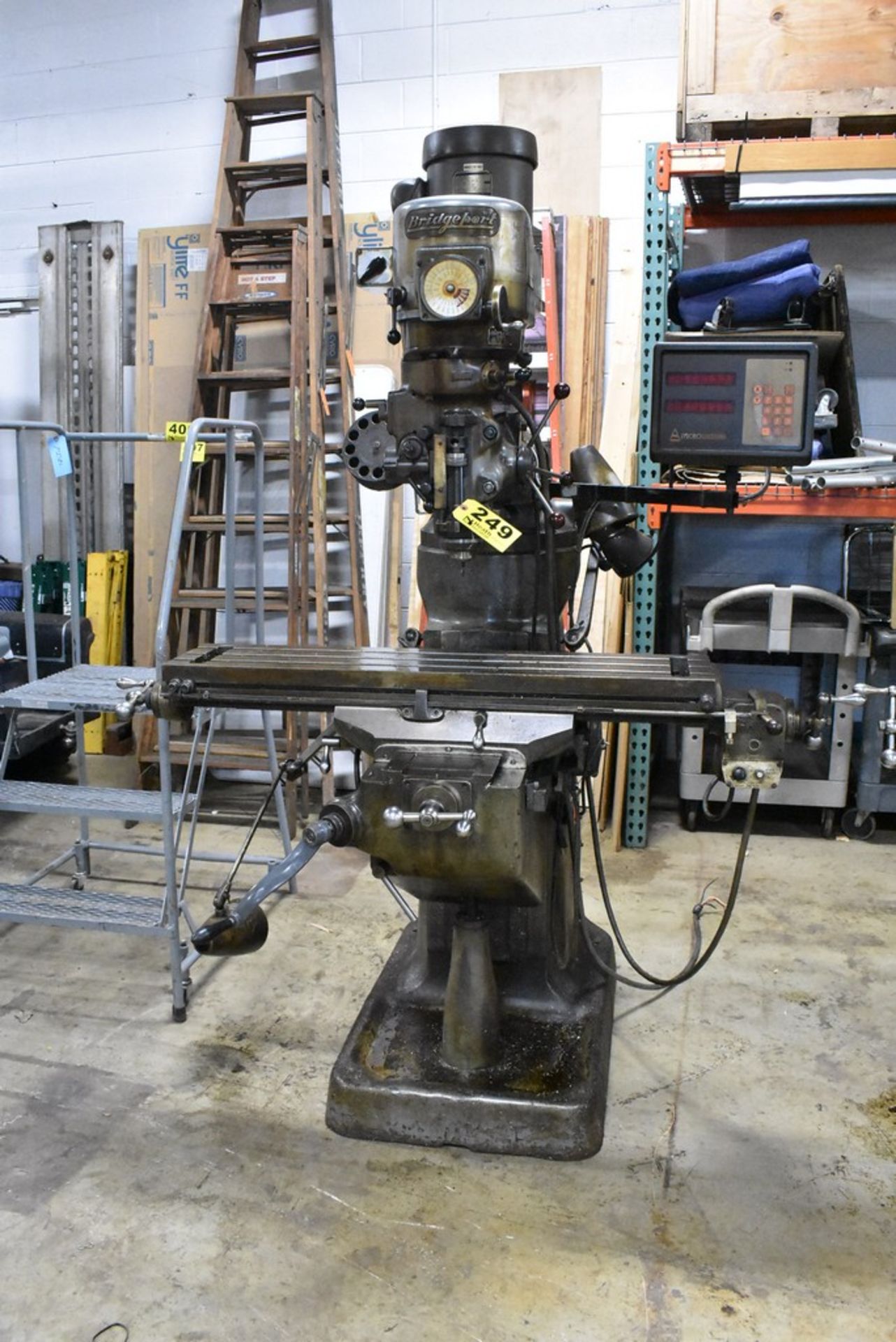 BRIDGEPORT 1-1/2 HP VARIABLE SPPED RAMT TYPE VERTICAL MILLING MACHINE S/N 146571, 9" X 42" T-SLOT - Image 2 of 8