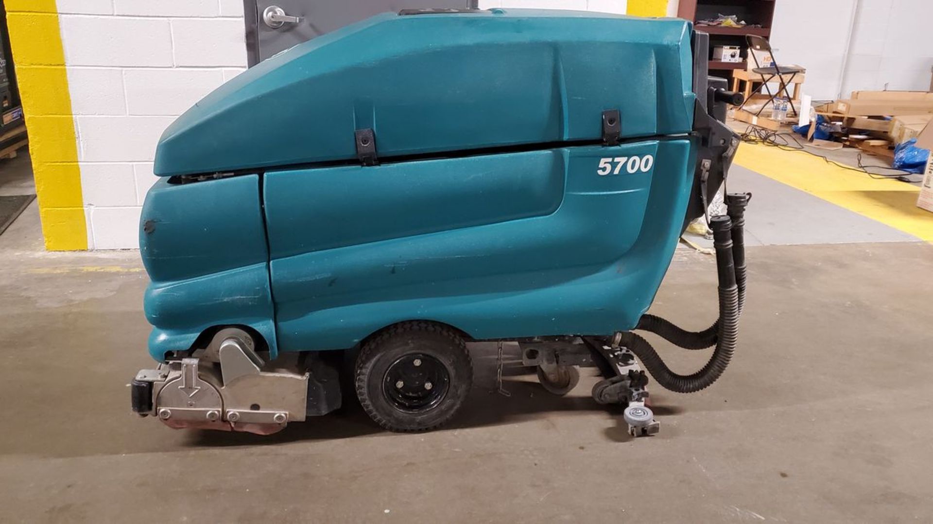 TENNANT MODEL 5700 PUSH TYPE ELECTRIC FLOOR SCRUBBER, S/N 5700-10856851, 188 HOURS ON METER