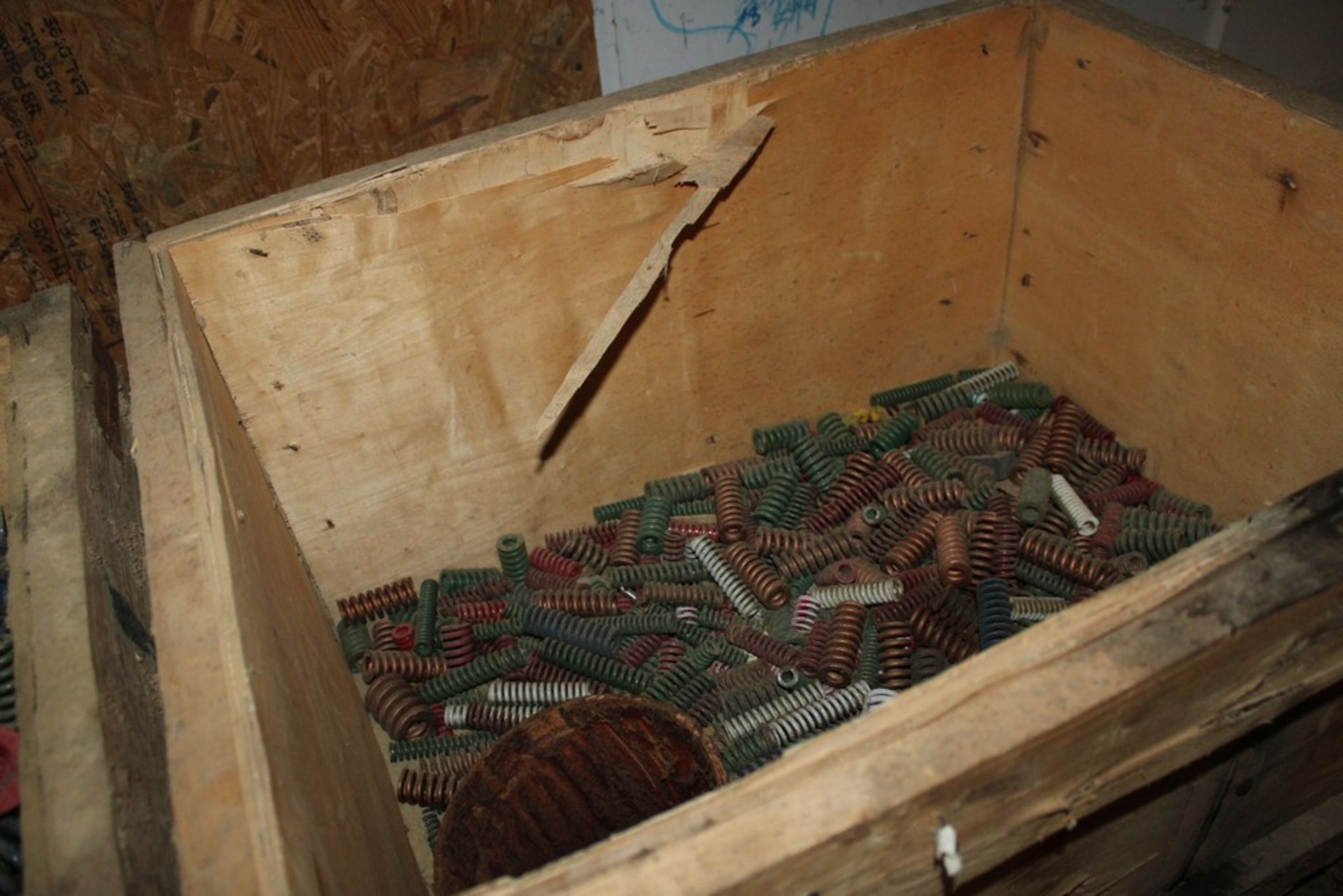 LARGE QUANTITY OF DIE SPRINGS IN CRATE