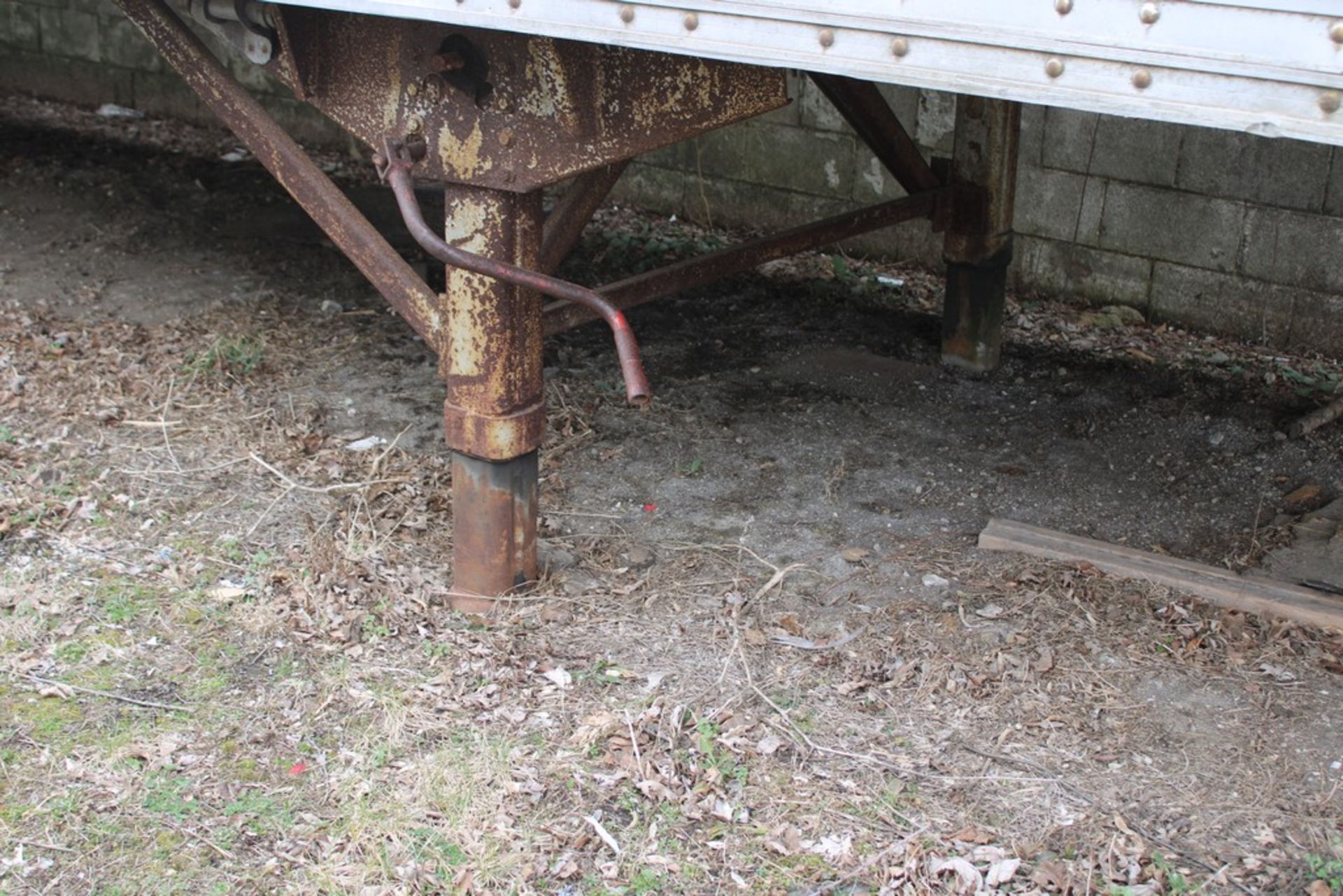 MONON APPROX. 45’ MODEL FA-70 ENCLOSED DRY VAN TRAILER, S/N 23207 (NEW 1974) - Image 4 of 5