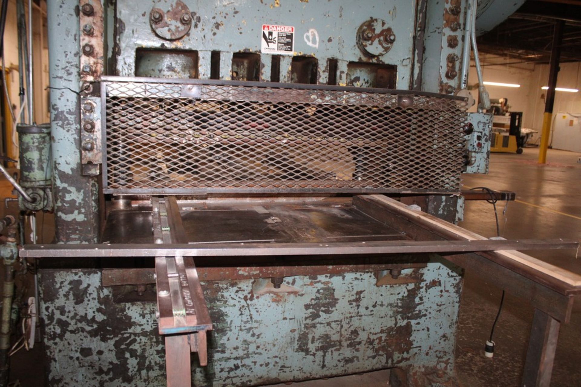 MINSTER 135 TON MODEL 50-6-60 STRAIGHT SIDE DOUBLE CRANK PRESS, S/N 50-6-4068, 10” STROKE, 30”X60” - Image 11 of 12