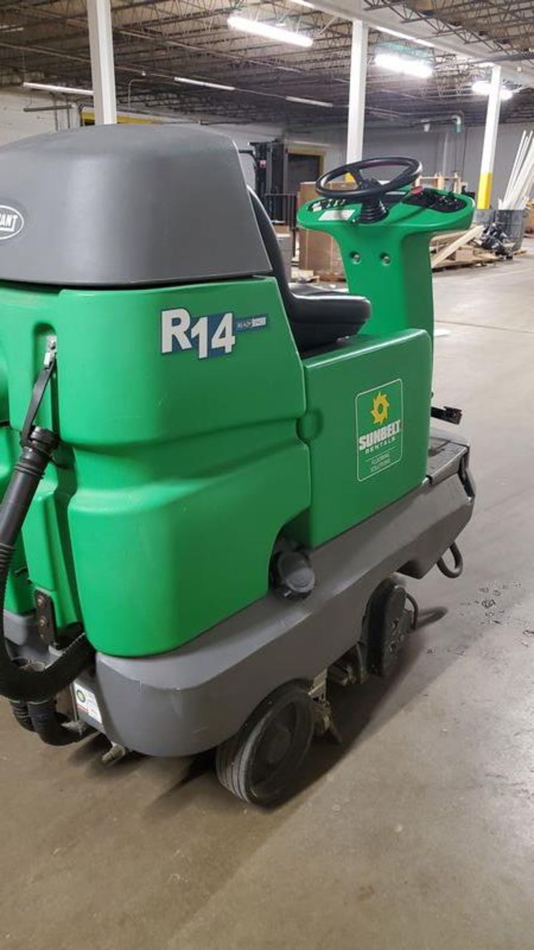 TENNANT MODEL R14 RIDING ELECTRIC FLOOR SCRUBBER, S/N R14-10805418, 187 HOURS ON METER - Image 5 of 9