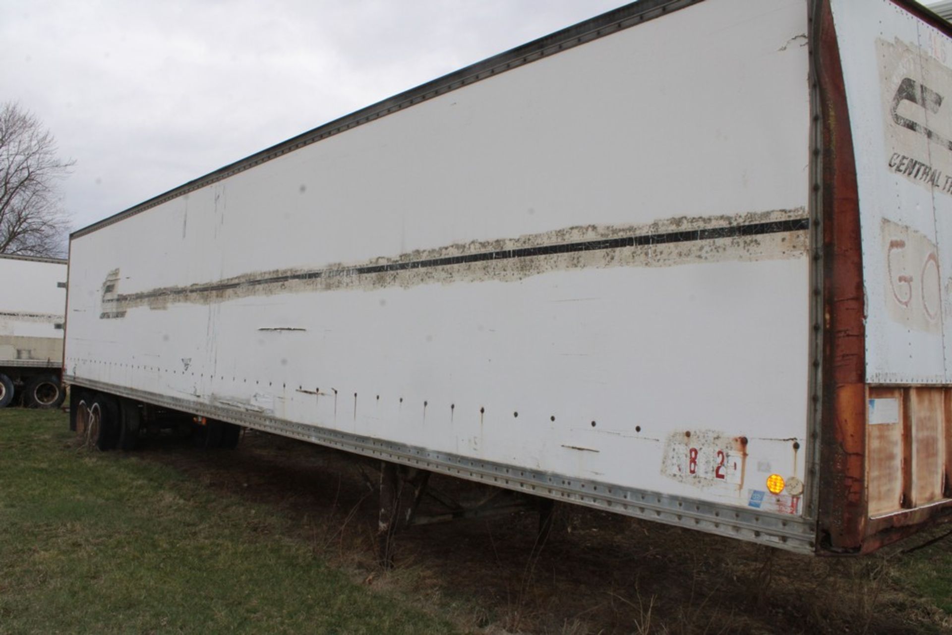 APPROX. 45’ UNIDENTIFIED ENCLOSED DRY VAN TRAILER - Image 2 of 4
