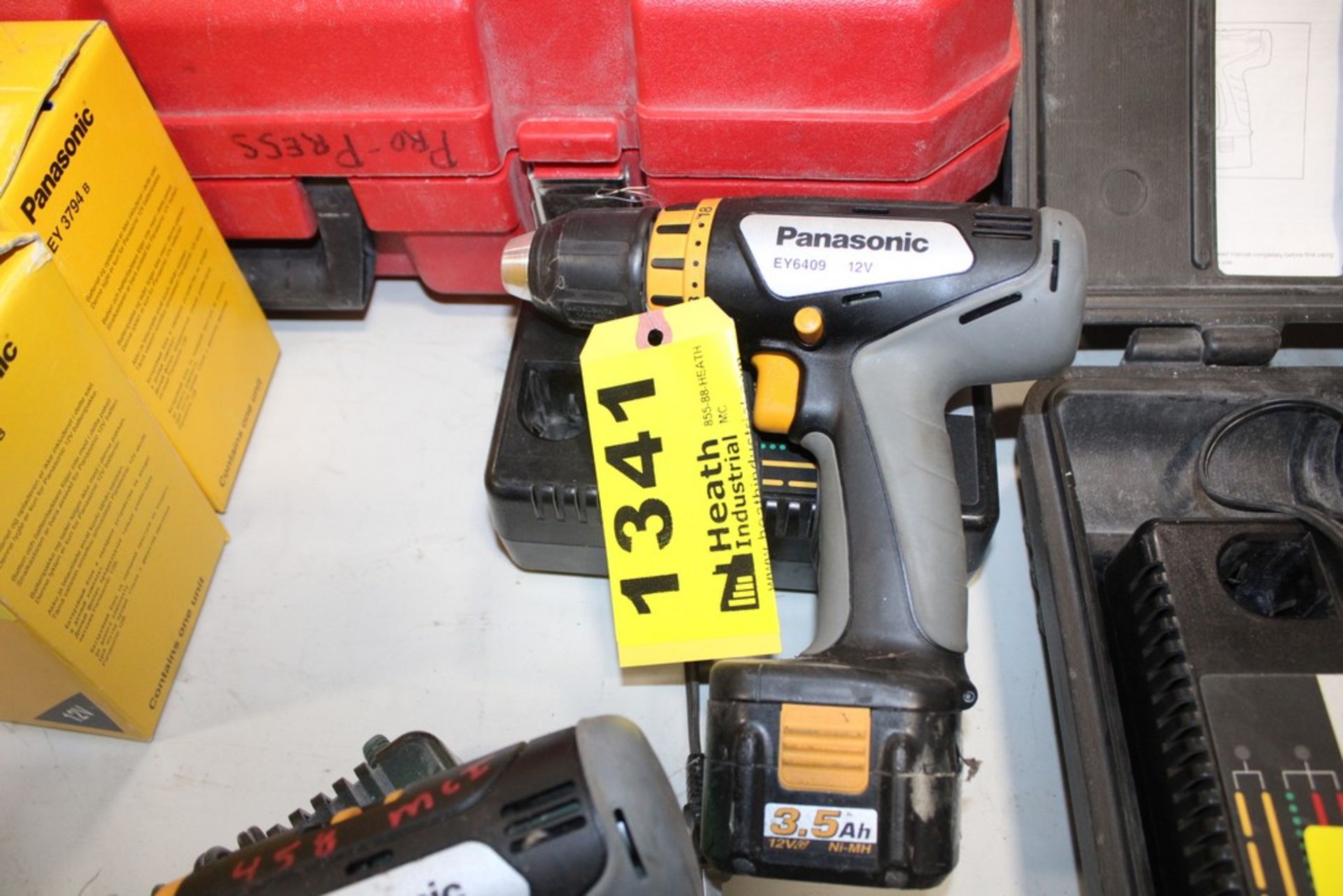 PANASONIC MODEL EY6409 12 CORDLESS DRILL WITH BATTERY AND CHARGER