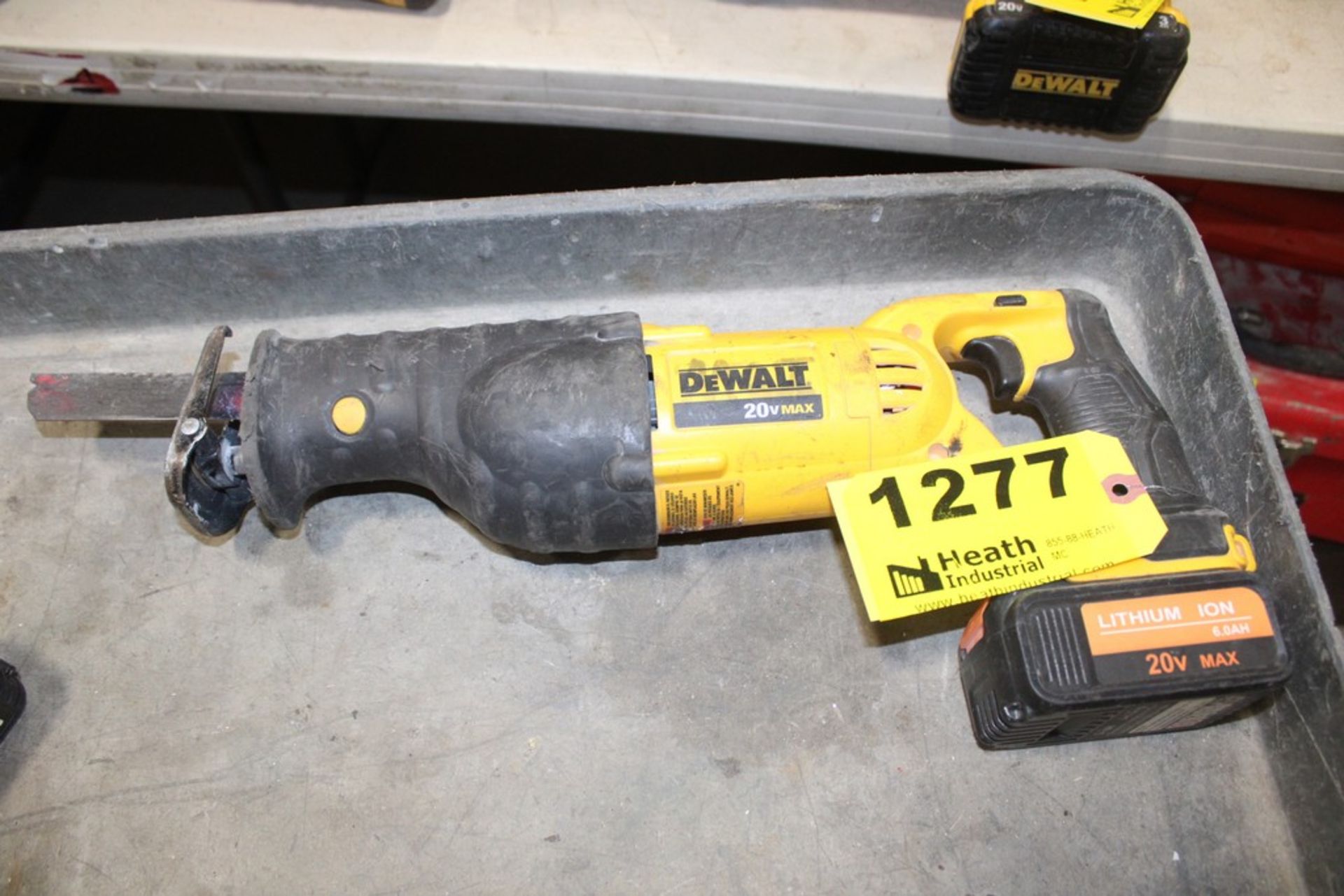 DEWALT MODEL DCS380 20V VARIABLE SPEED RECIPROCATING SAW, WITH BATTERY ( NO CHARGER)