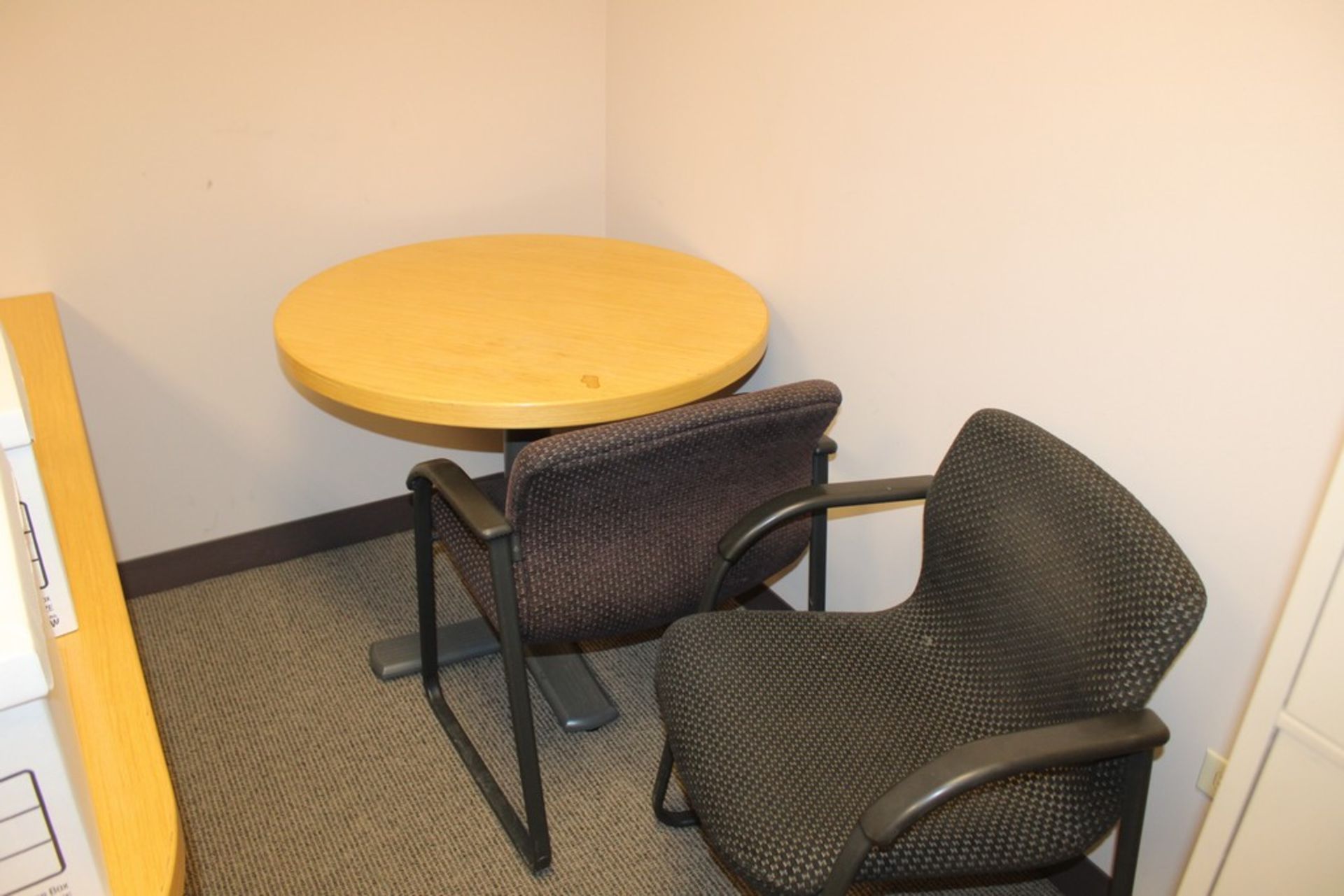 OFFICE FURNITURE, U-SHAPED DESK, 75" X 100" FOOTPRINT, WITH (2) TWO DRAWER LATERAL FILE CABINETS AND - Image 2 of 4