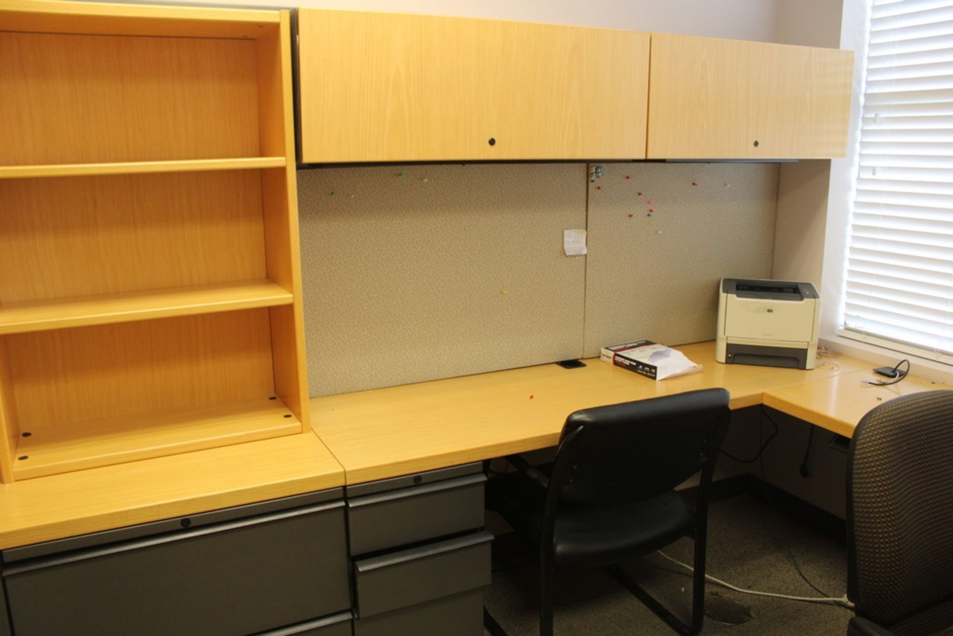 OFFICE FURNITURE, U-SHAPED DESK, 75" X 100" FOOTPRINT, WITH (2) TWO DRAWER LATERAL FILE CABINETS AND - Image 3 of 4