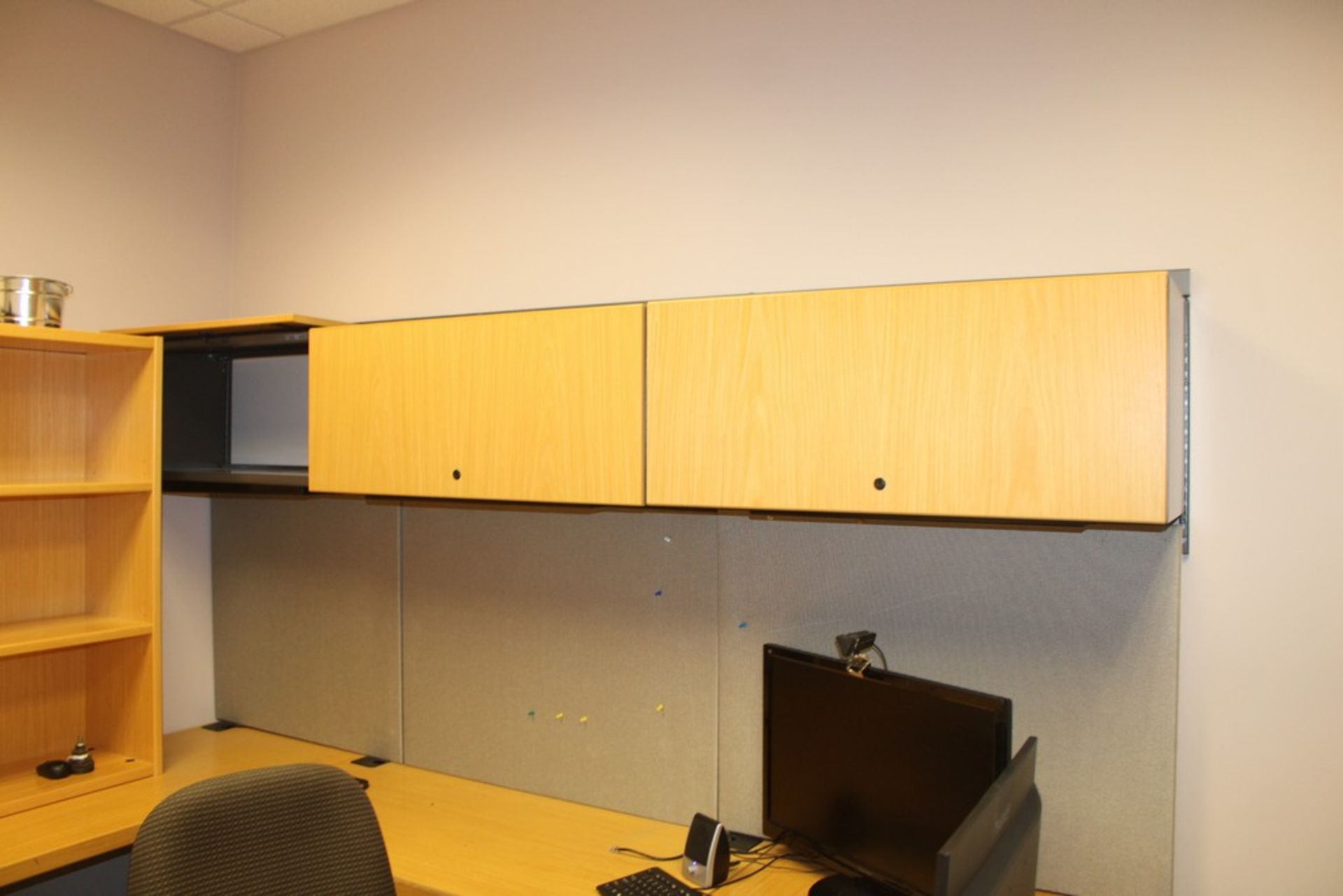 OFFICE FURNITURE, U-SHAPED DESK, 75" X 101" FOOTPRINT, WITH (2) TWO DRAWER LATERAL FILE CABINETS AND - Image 4 of 5