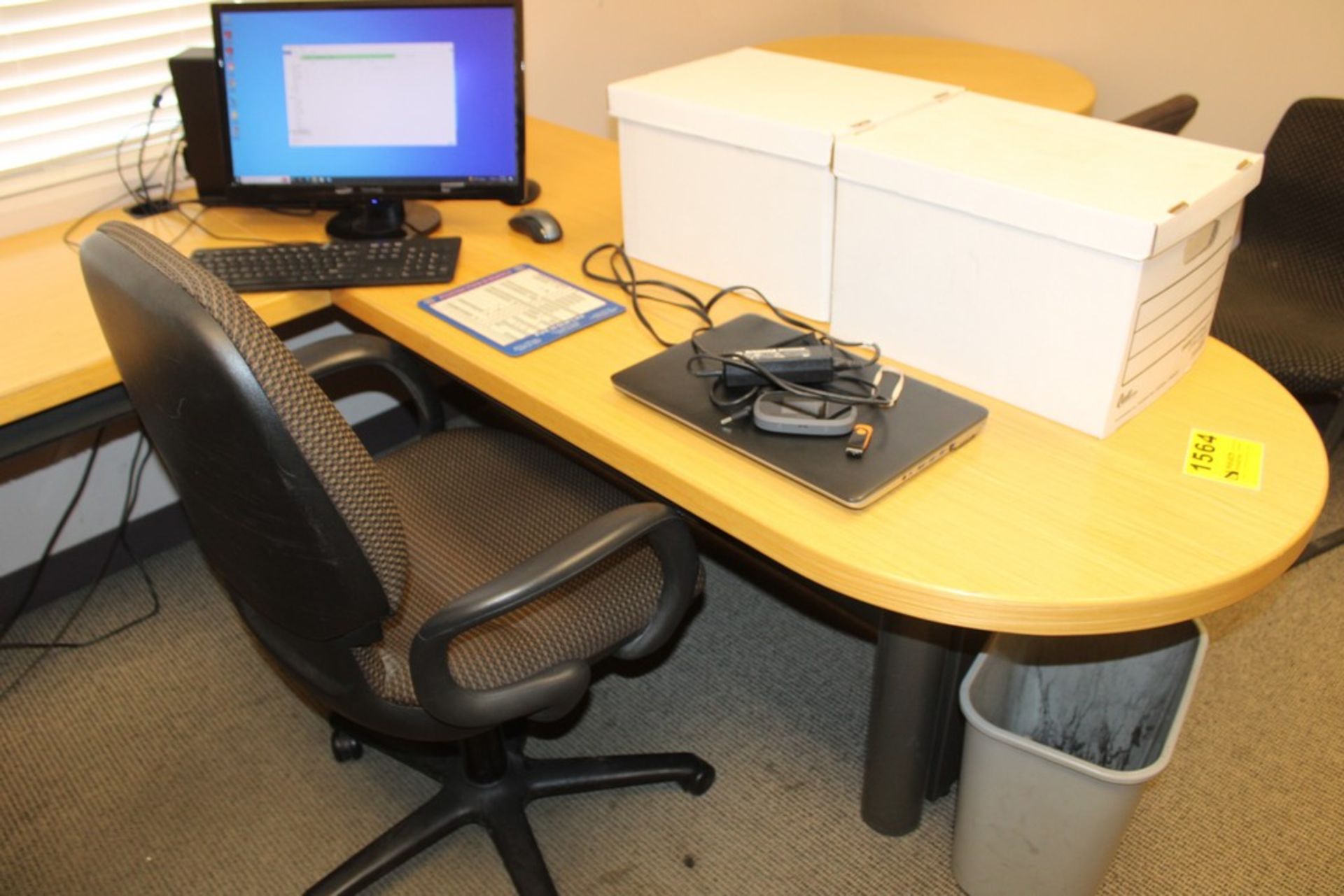 OFFICE FURNITURE, U-SHAPED DESK, 75" X 100" FOOTPRINT, WITH (2) TWO DRAWER LATERAL FILE CABINETS AND - Image 4 of 4