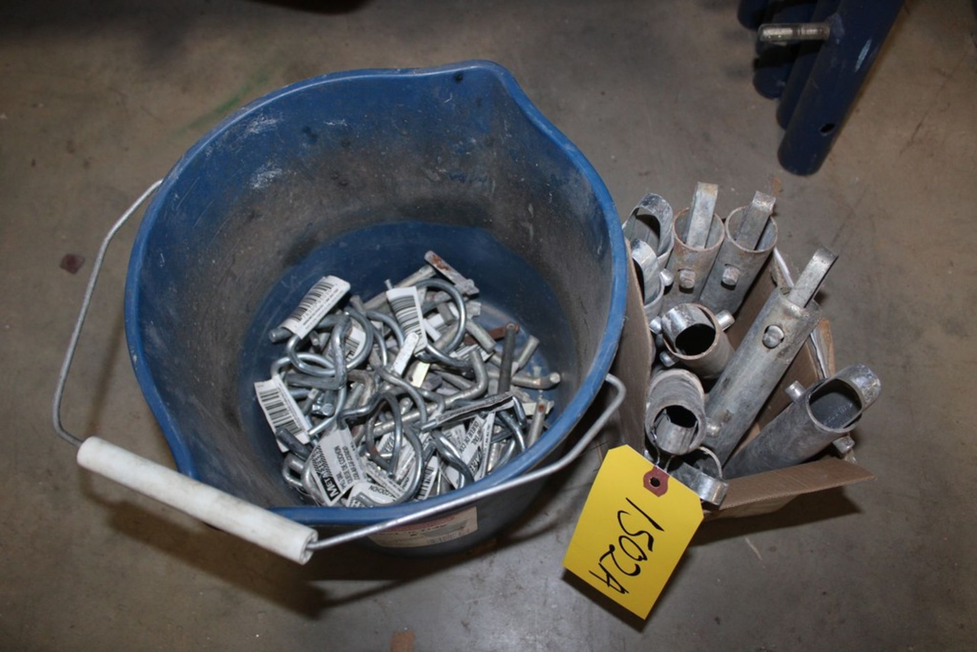 LOT-SCAFFOLDING PINS AND CLIPS