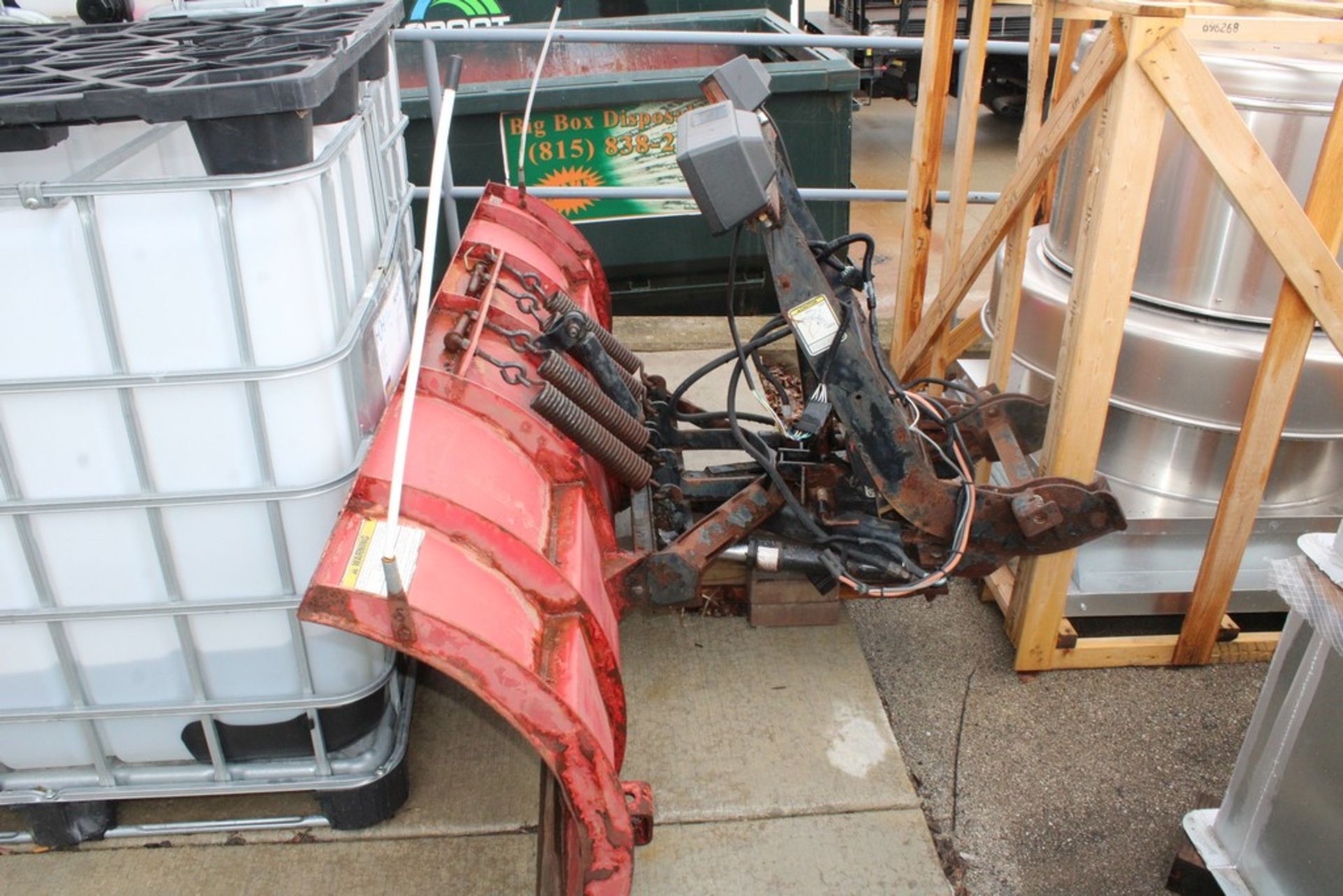 "THE BOSS" 7'6" SUPER DUTY SNOW PLOW BLADE WITH MOUNTING BRACKET AND LIGHT BAR