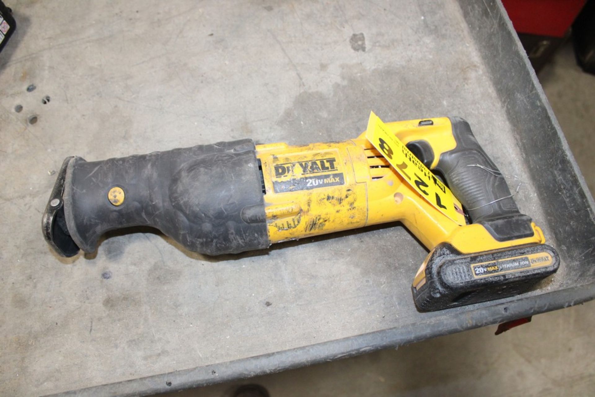 DEWALT MODEL DCS380 20V VARIABLE SPEED RECIPROCATING SAW, WITH BATTERY ( NO CHARGER)