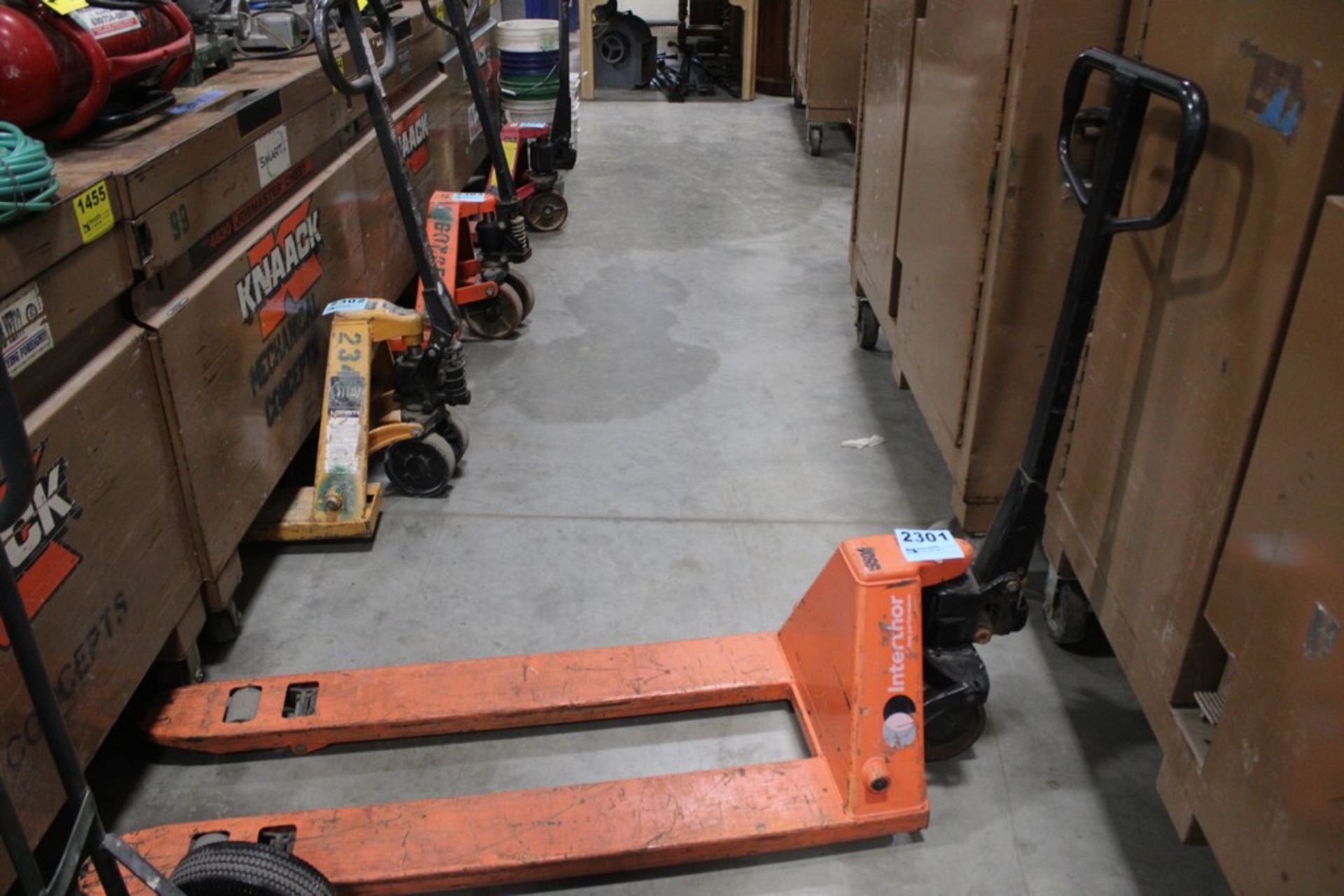 INTERTHOR 5,500 LB HYDRAULIC PALLET JACK