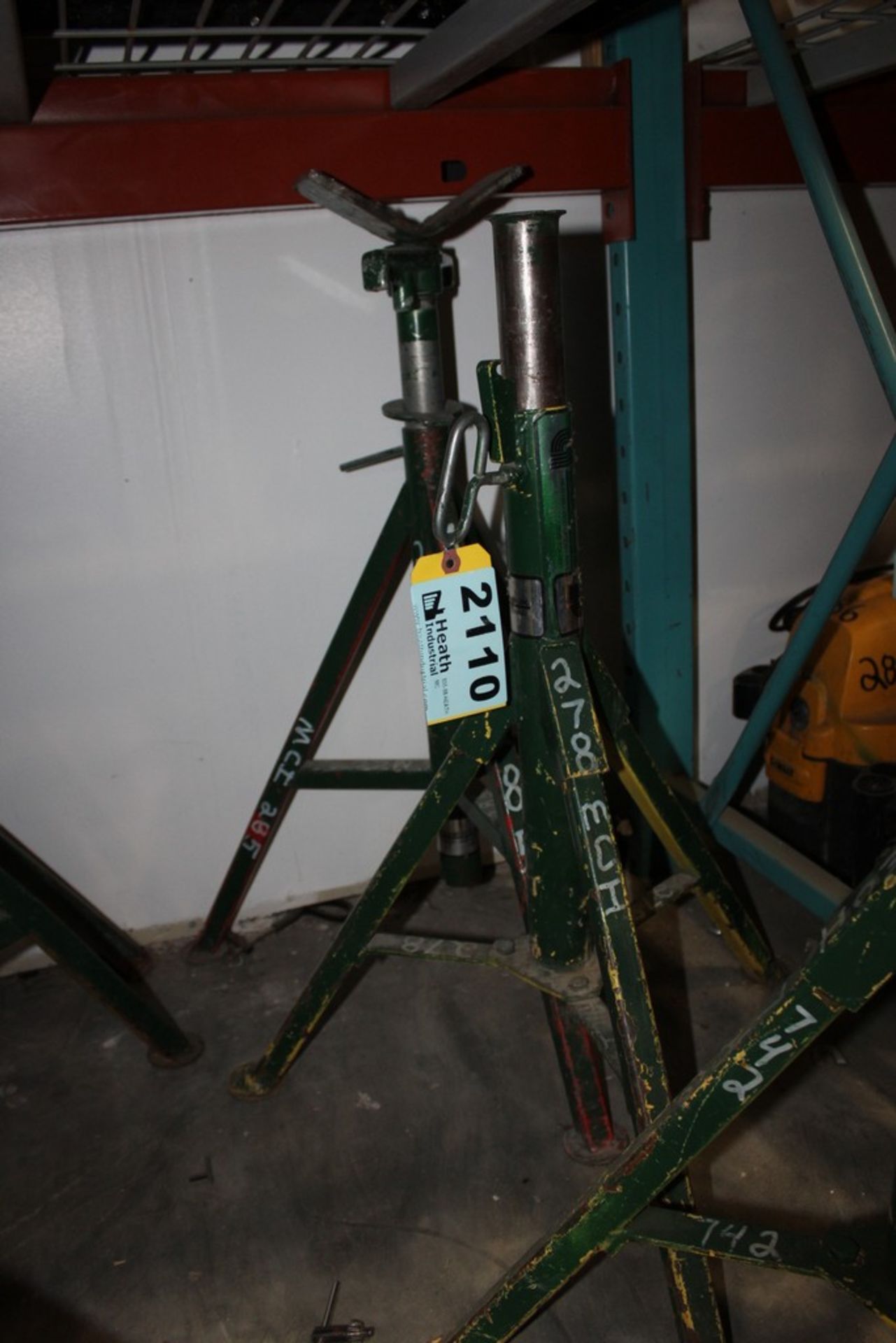 (2) HEAVY DUTY ADJUSTABLE PIPE STANDS