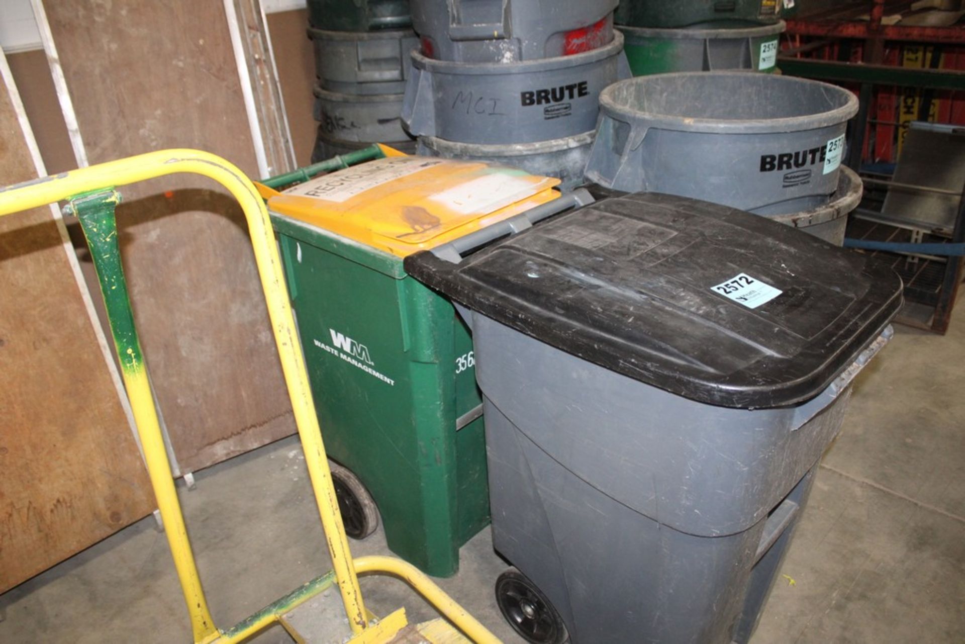 (2) PORTABLE TRASH CANS WITH LIDS