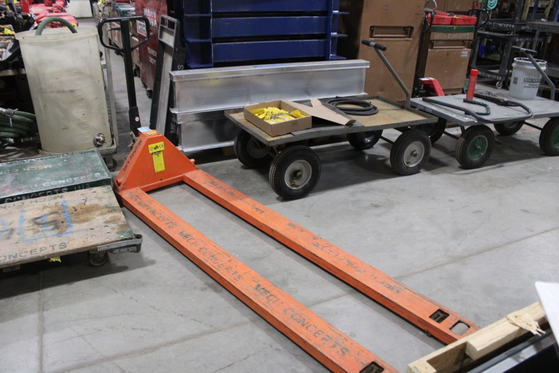 MIGHTY LIFT HYDRAULIC PALLET JACK 8' LONG (DELAYED REMOVAL)