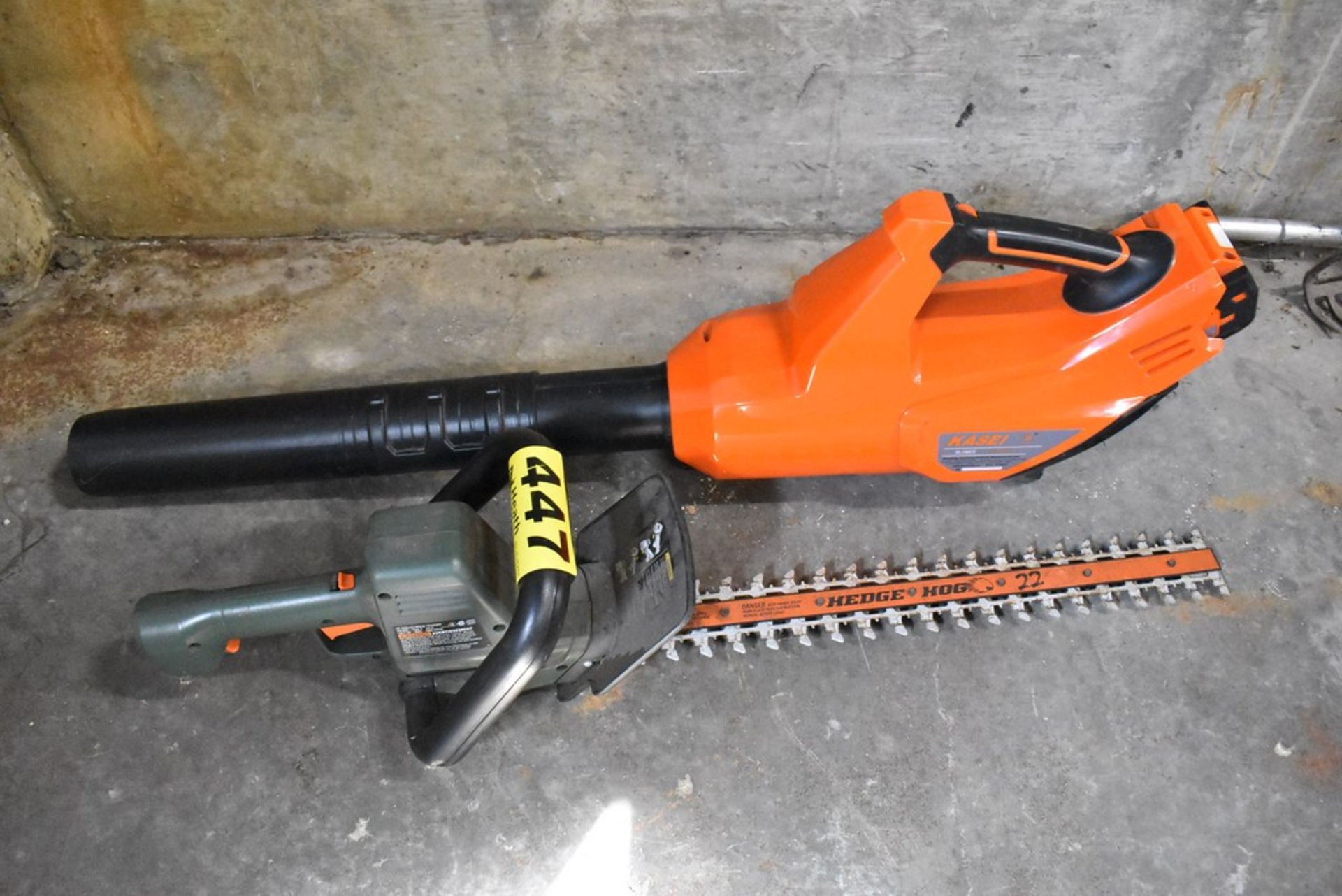 ELECTRIC HEDGE TIMMER AND CORDLESS LEAF BLOWER