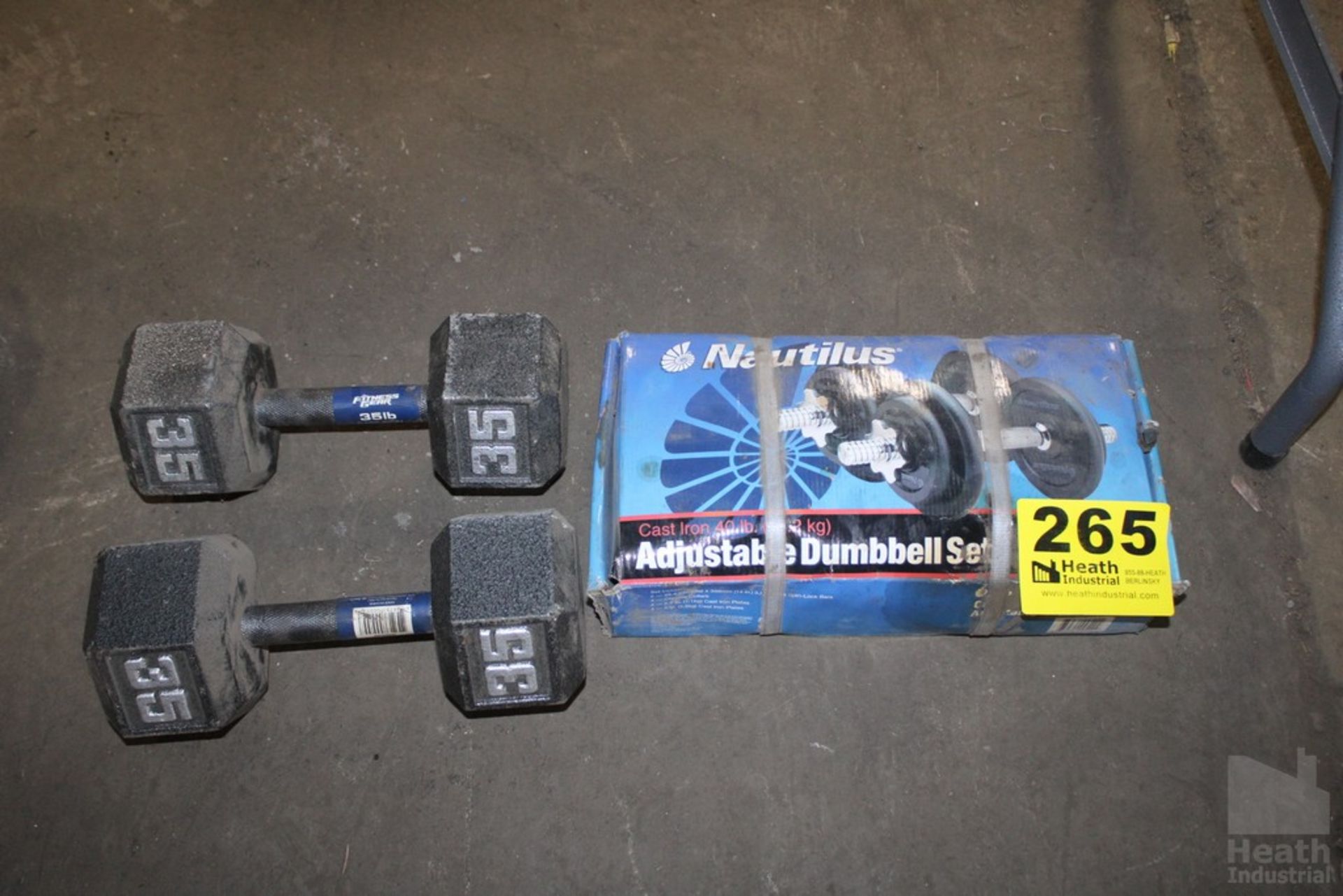 NAUTILUS 40 LB CAST IRON DUMBBELL SET WITH TWO DUMBBELLS (UNOPENED)