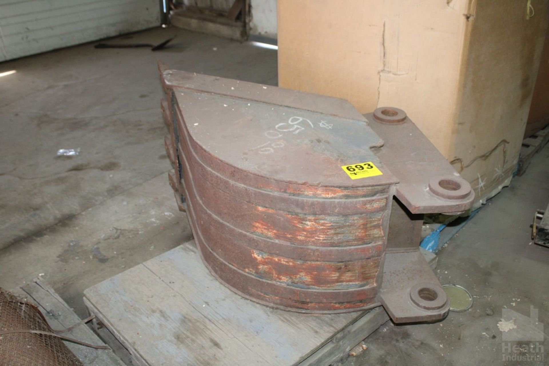 24" EXCAVATOR BUCKET