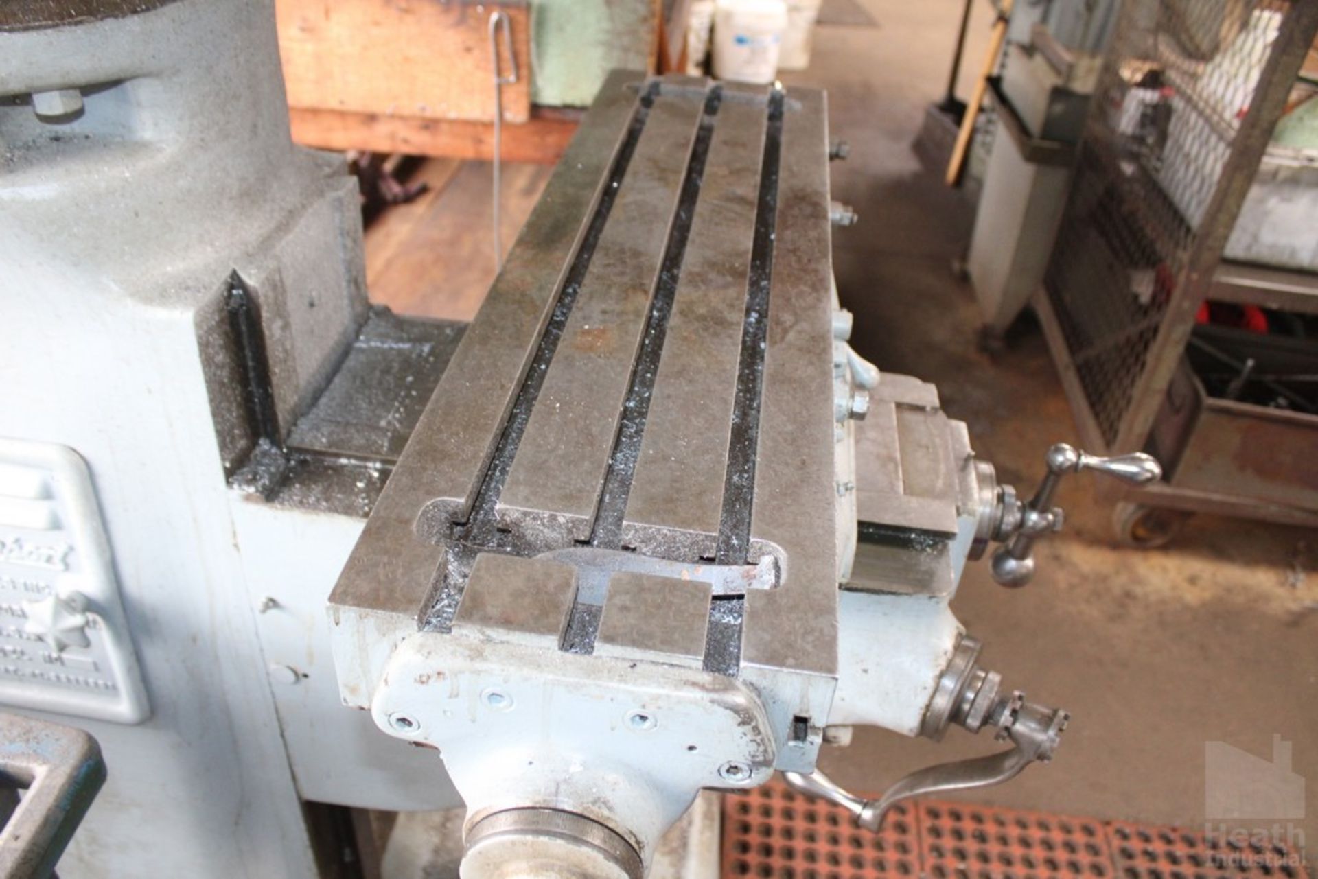 BRIDGEPORT VERTICAL RAM TYPE MILLING MACHINE S/N BR36090, 9" X 32" TABLE - Image 5 of 7