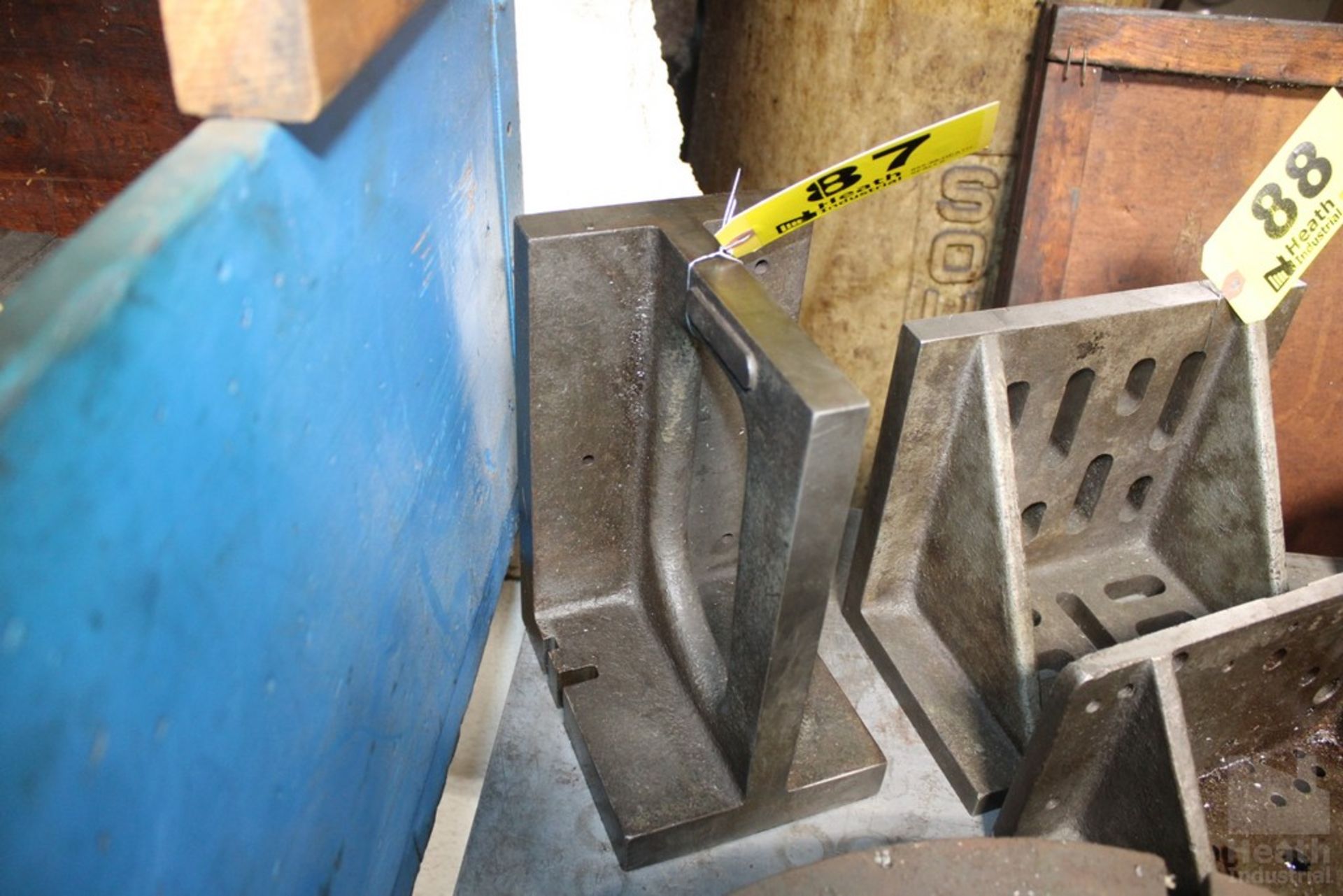 RIGHT ANGLE PLATE 10" X 7" X 5.5"