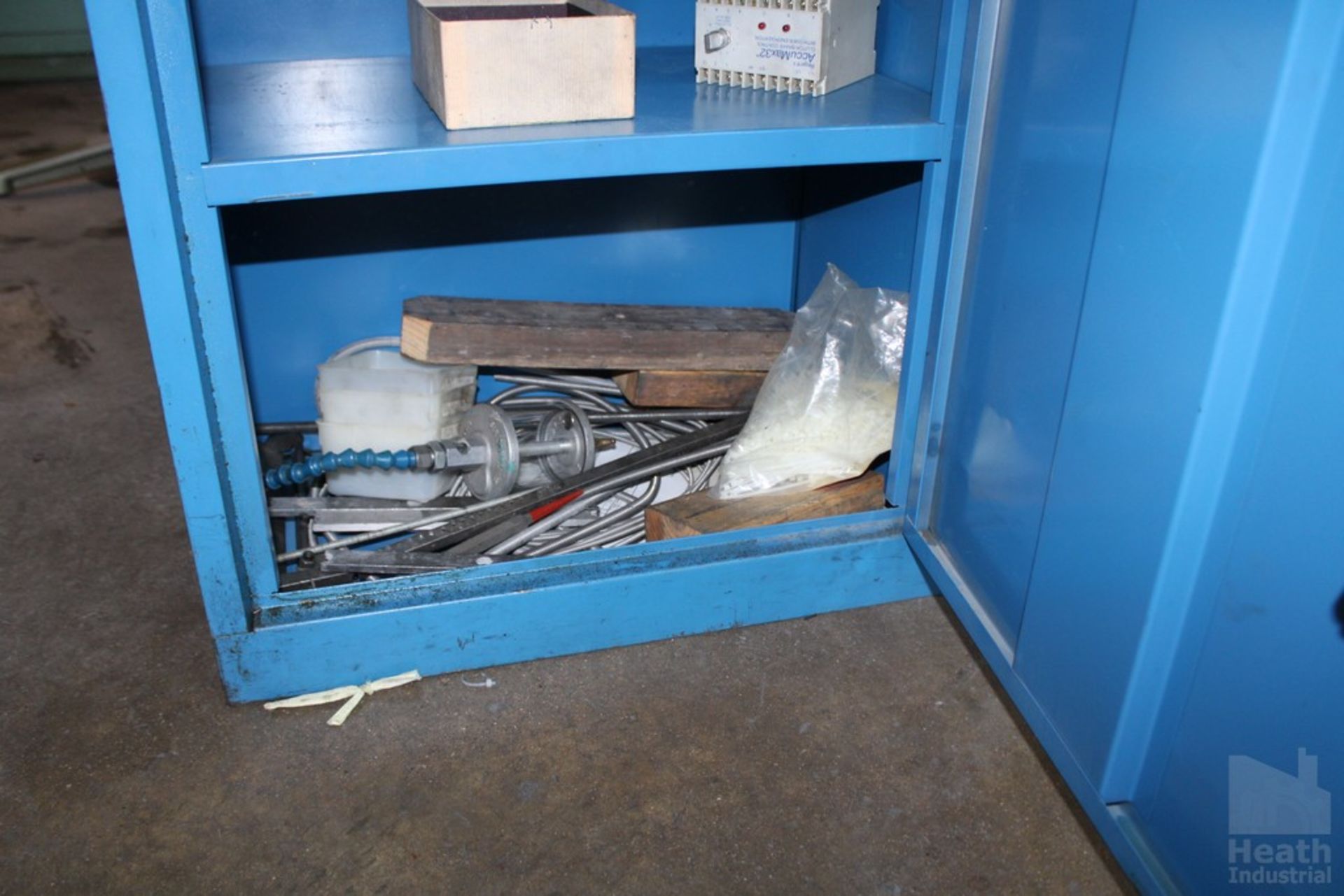 TOOLBOX AND CABINET WITH DIES AND ASSORTED CONTENTS - Image 4 of 4