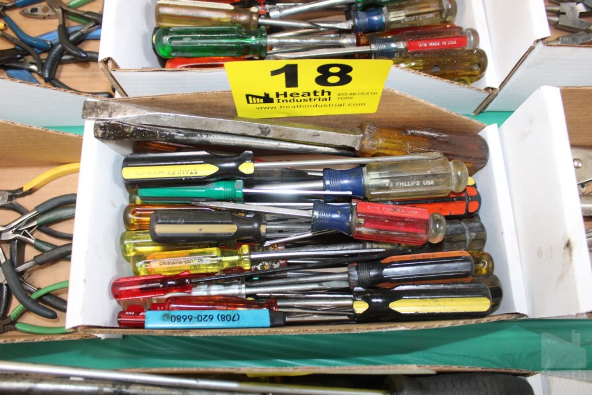 ASSORTED SCREWDRIVERS