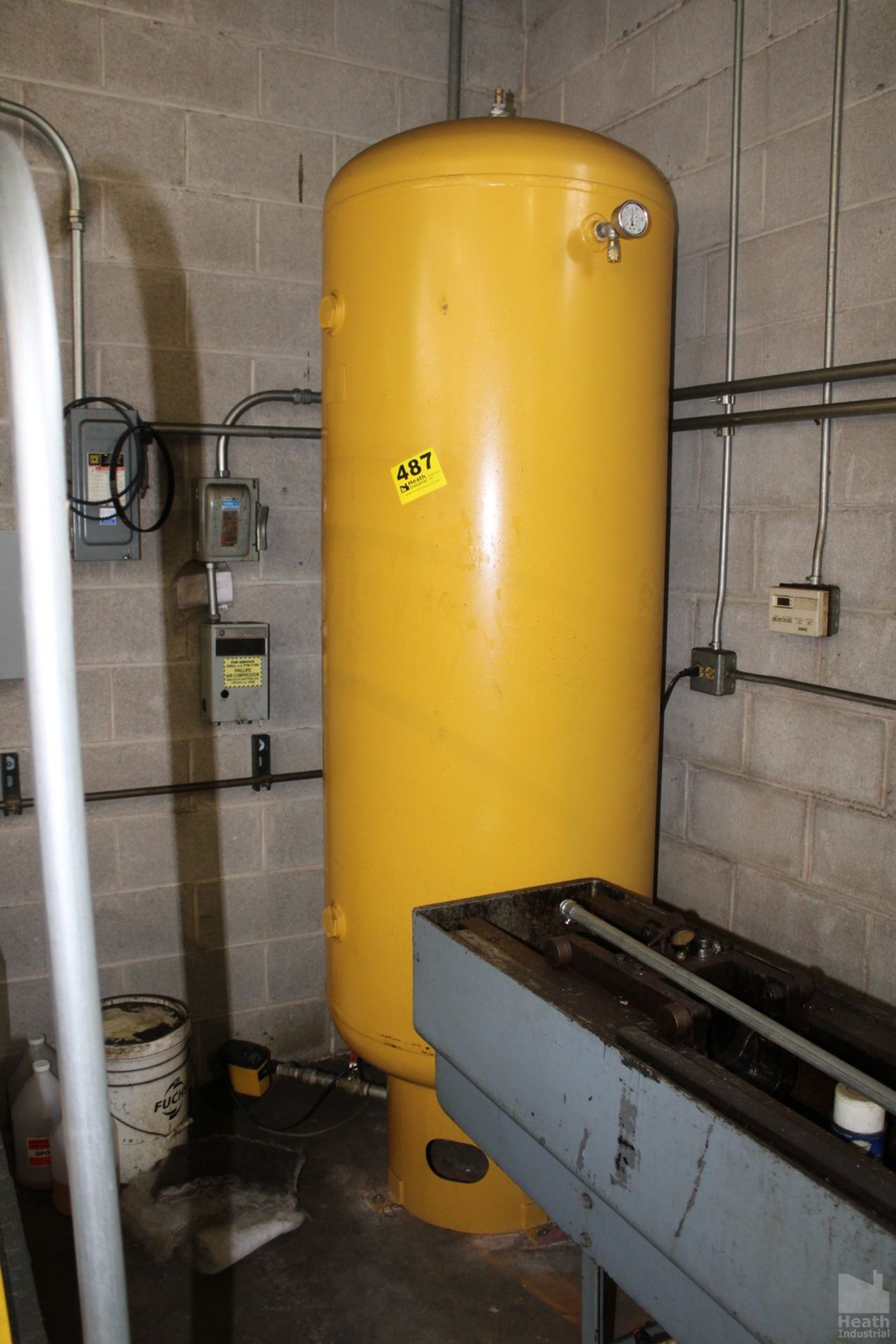 200 GALLON VERTICAL AIR RECEIVING TANK