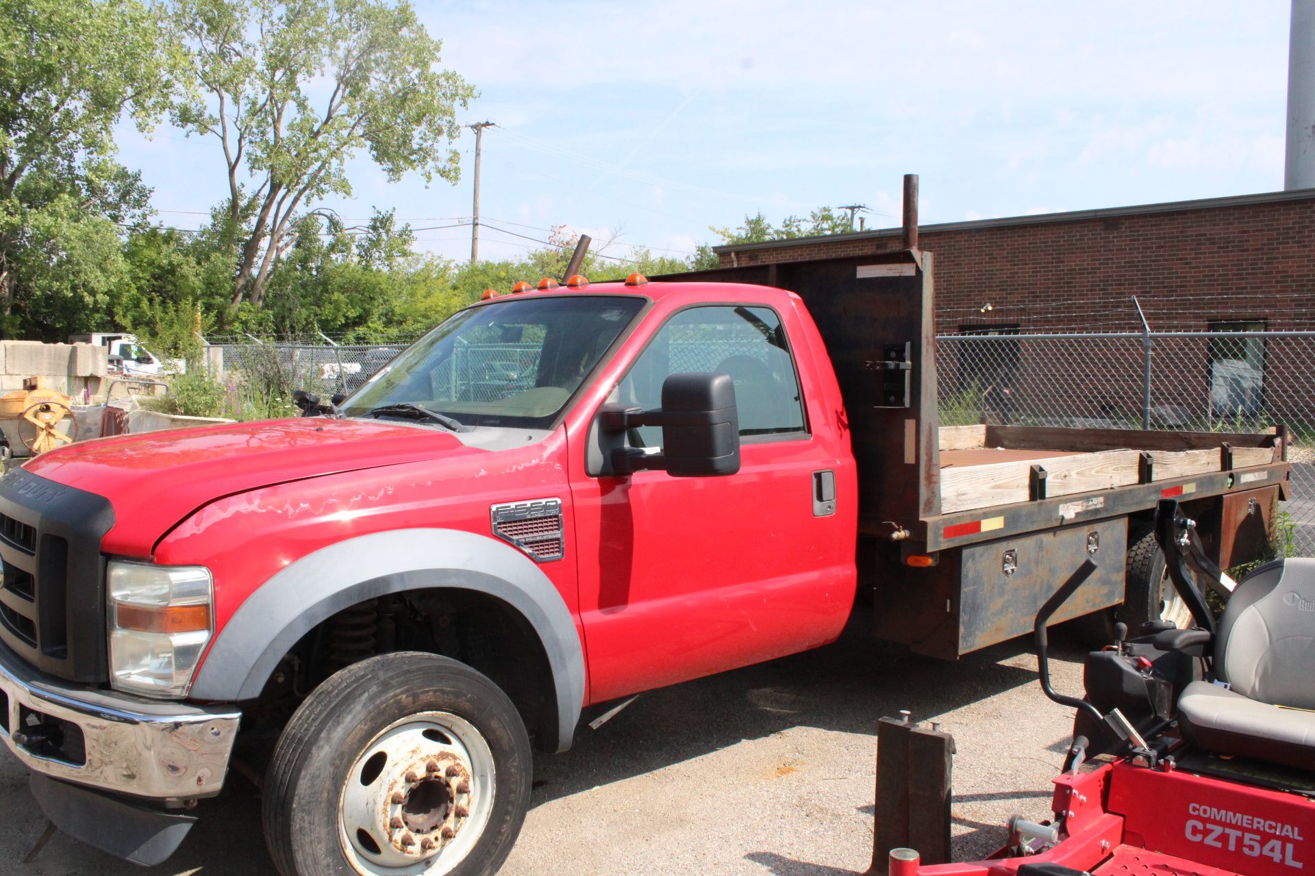 2008 FORD F-550, 6.4L POWERSTROKE V8, 2WD, AUTO., 14' X 8' STEEL DECK, VIN 1FDAF56R98EC51888 - Image 4 of 12