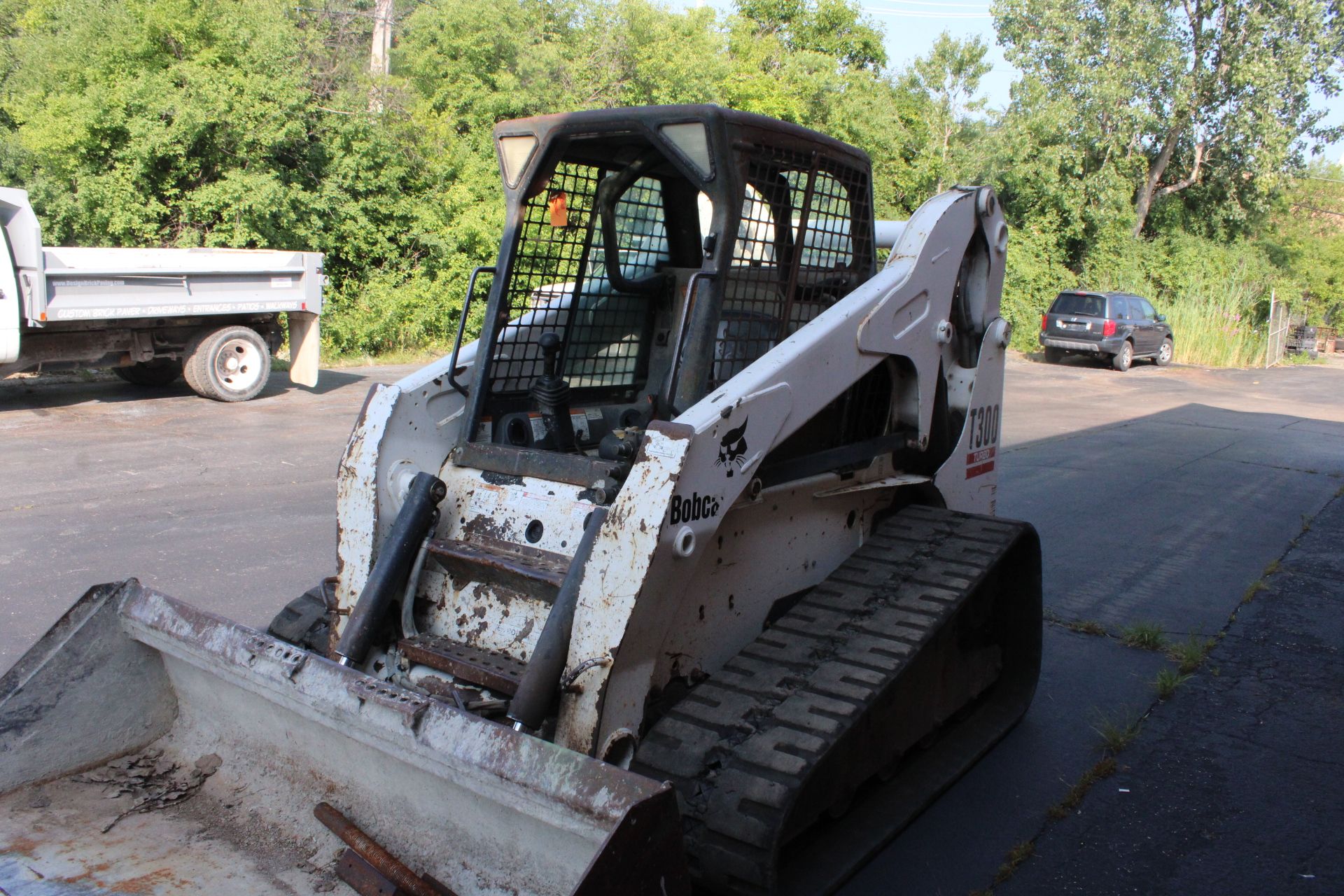 BOBCAT T300 TRACK SKID STEER LOADER, 4-CYL DIESEL, GP BUCKET, AUXILIARY HYDRAULICS, HIGH FLOW, - Image 7 of 13