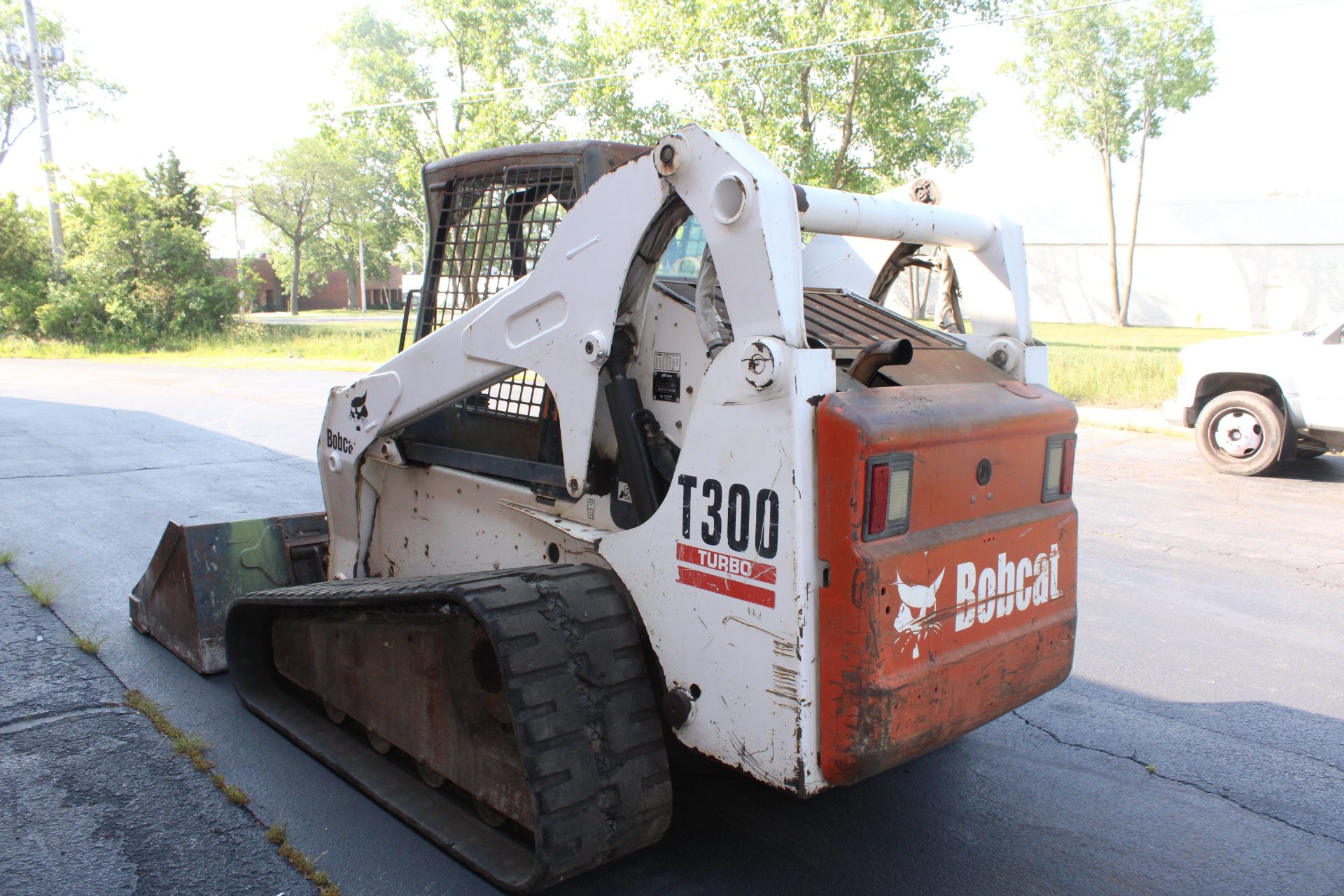 BOBCAT T300 TRACK SKID STEER LOADER, 4-CYL DIESEL, GP BUCKET, AUXILIARY HYDRAULICS, HIGH FLOW, - Image 5 of 13