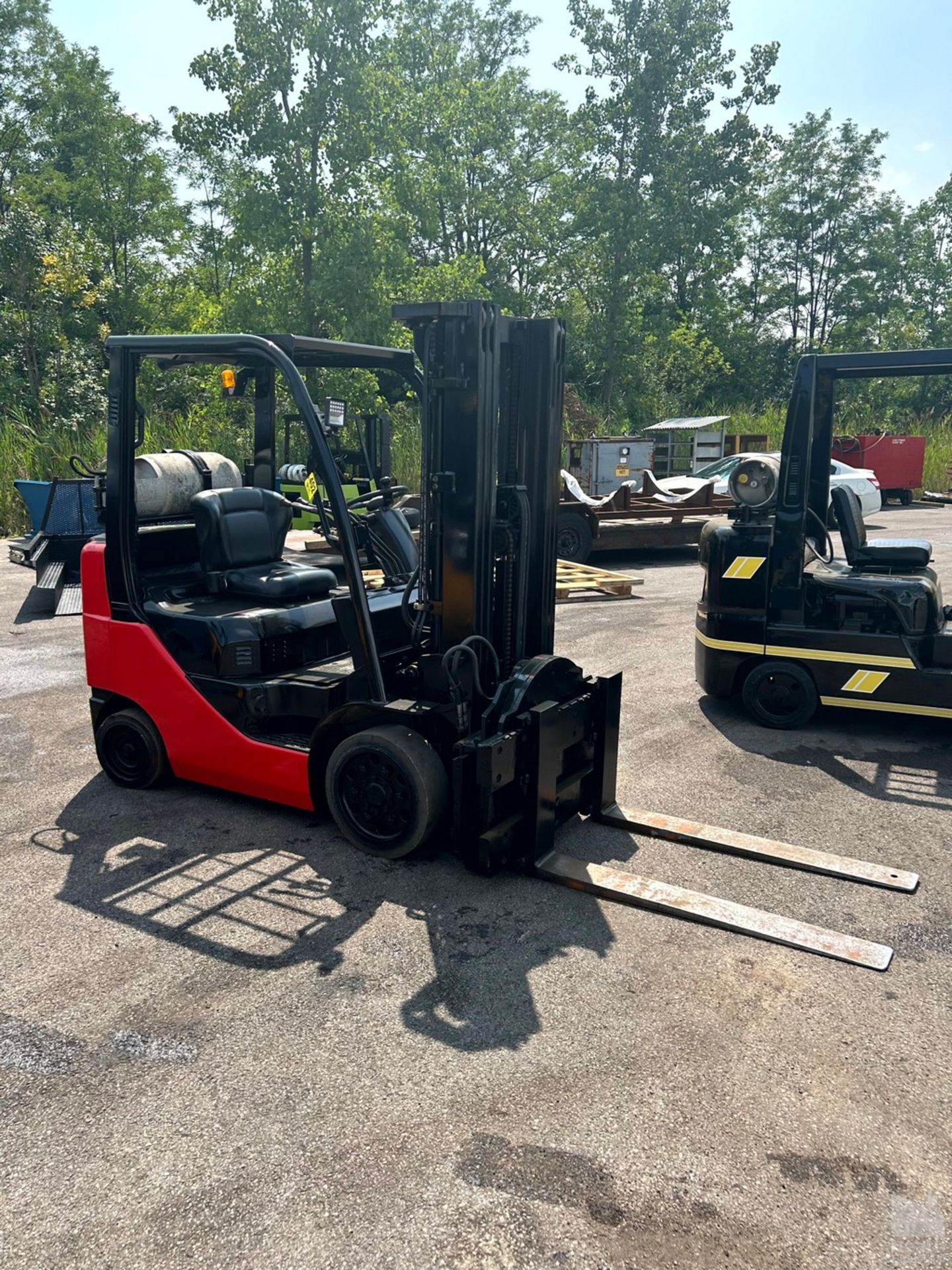 TOYOTA 5,000 LB. MODEL 42-FGC25 LP GAS FORKLIFT TRUCK, S/N 78275, WITH TURNTABLE