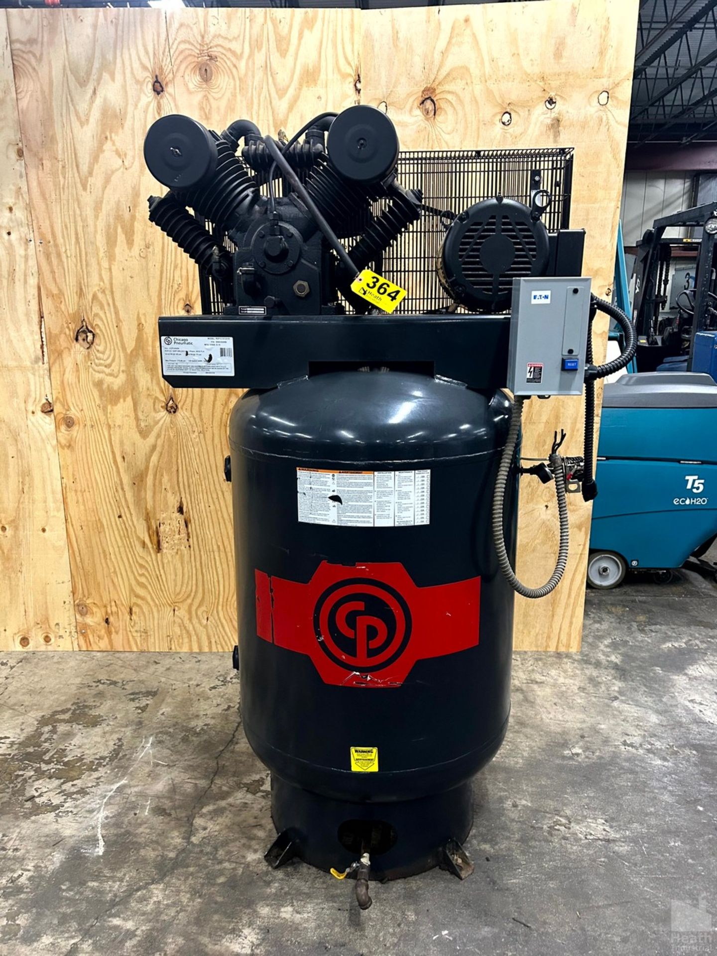 CHICAGO PNEUMATIC 10 HP MODEL RCP-C10123VS 2 STAGE VERTICAL TANK MOUNTED AIR COMPRESSOR, P/N