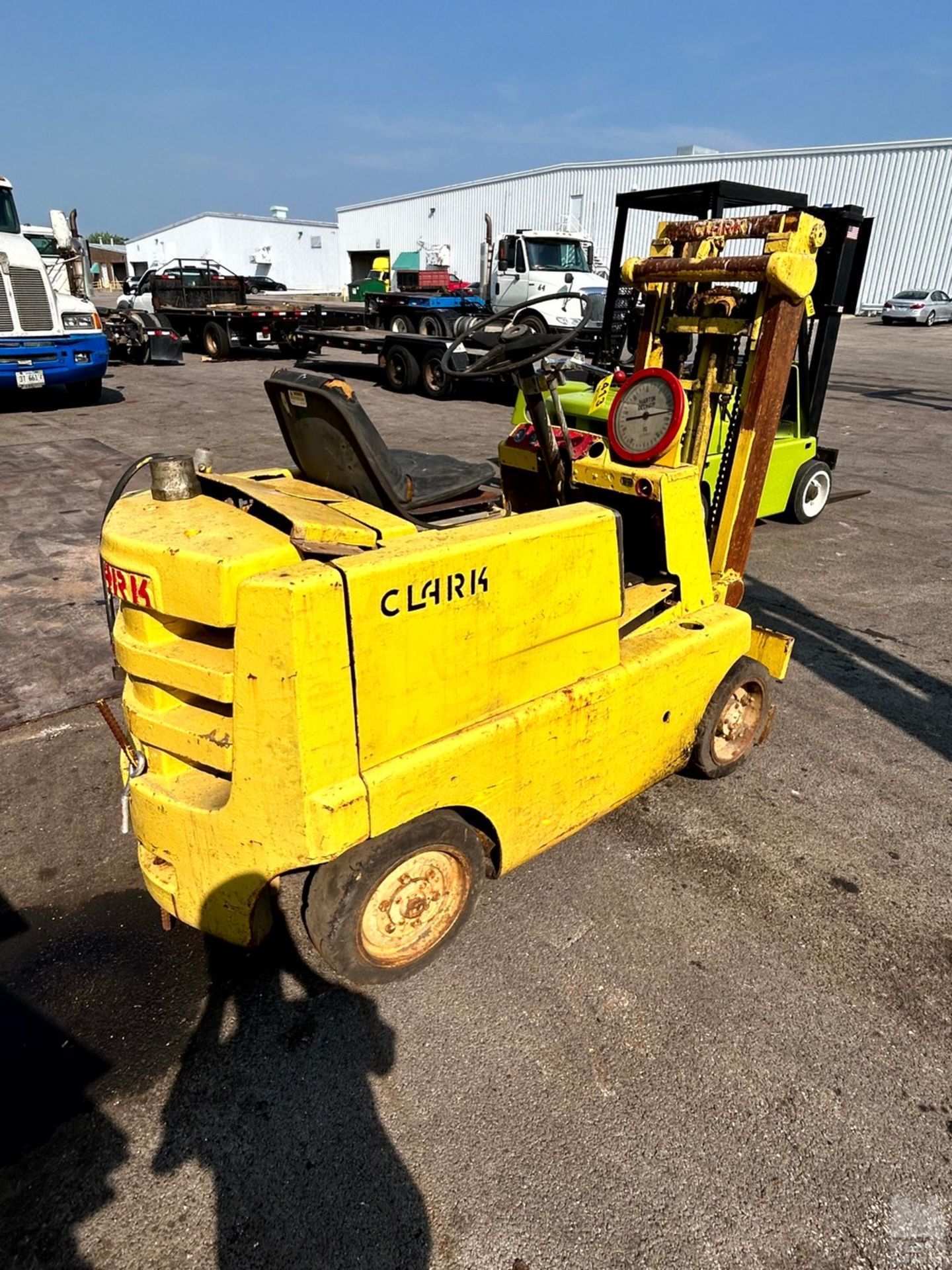 CLARK PROPANE FORKLIFT (NO DATA PLATE) - Image 5 of 8