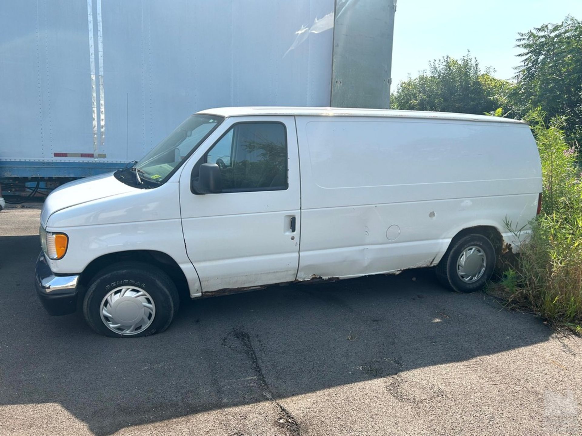 2002 FORD E150 VAN VIN: 1FTRE14253HA58959 369, 389 MILES V6 GAS 2WD NOT RUNNING WITH TITLE AND KEYS - Image 3 of 8