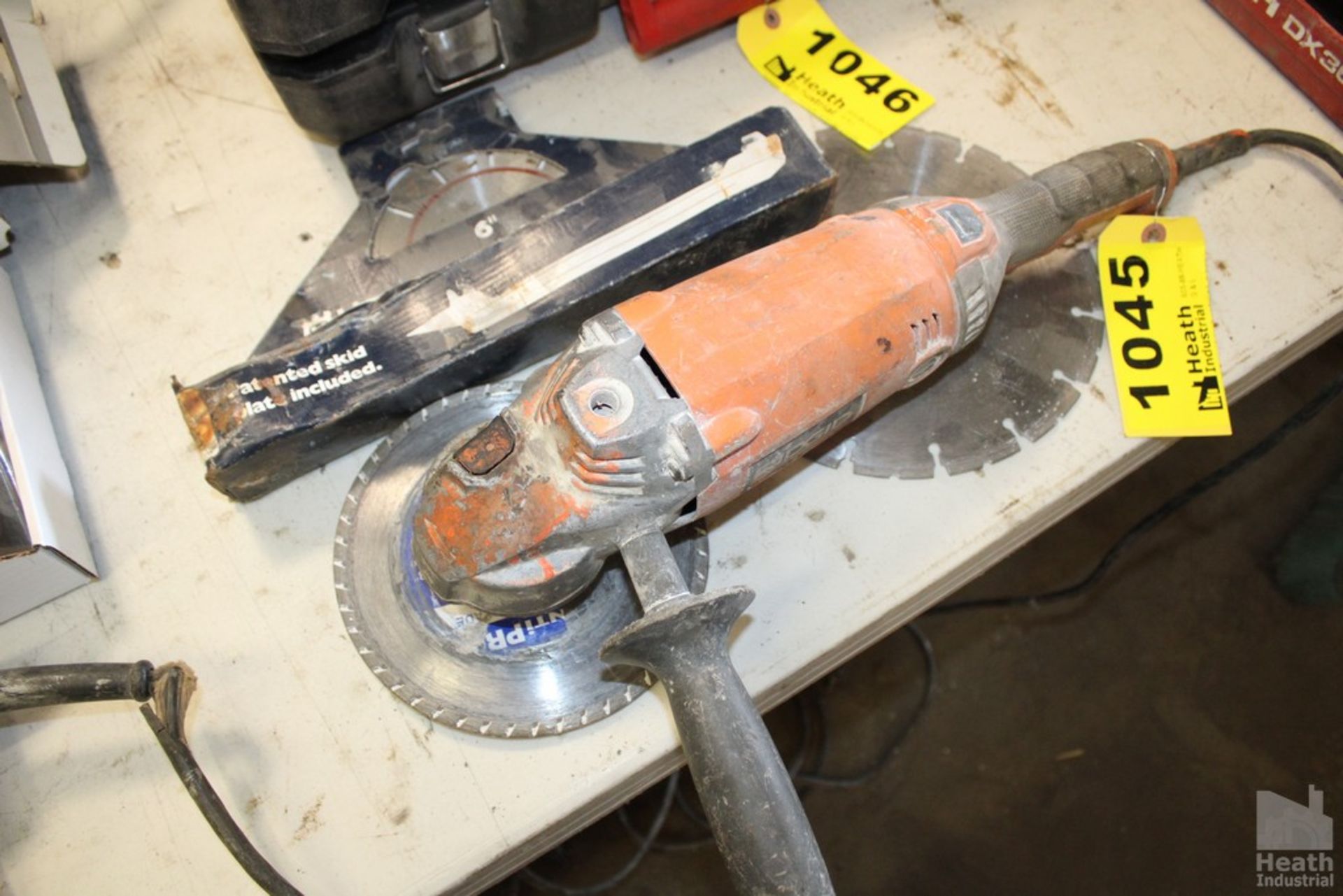 RIDGID MODEL R1020 7" GRINDER WITH EXTRA BLADE