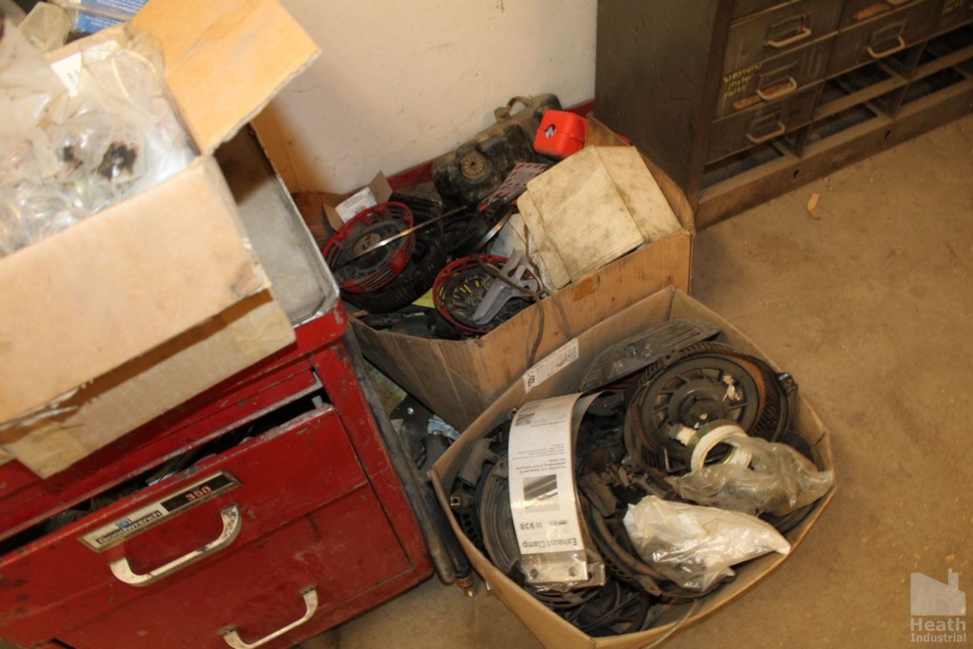 TRUCK PARTS ON DESK - Image 4 of 4