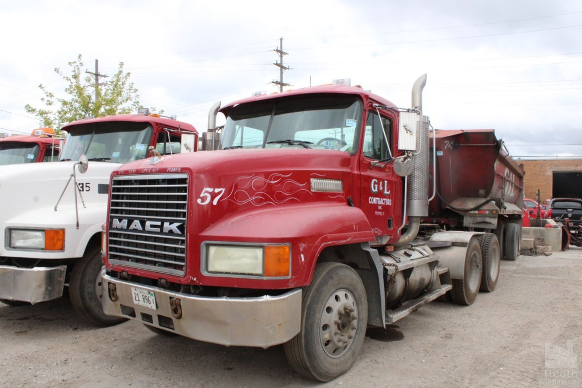 MACK CH613 T/A TRUCK TRACTOR VIN: 1M2AA18Y02W148646 (2002) UNIT #: 57, CAB BEHIND ENGINE, 6-CYLINDER