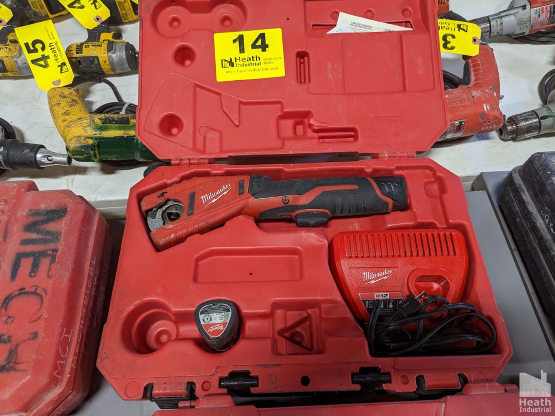 MILWAUKEE NO. 2471-20 M12 CORDLESS TUBING CUTTER, (2) BATTERIES, CHARGER, CASE