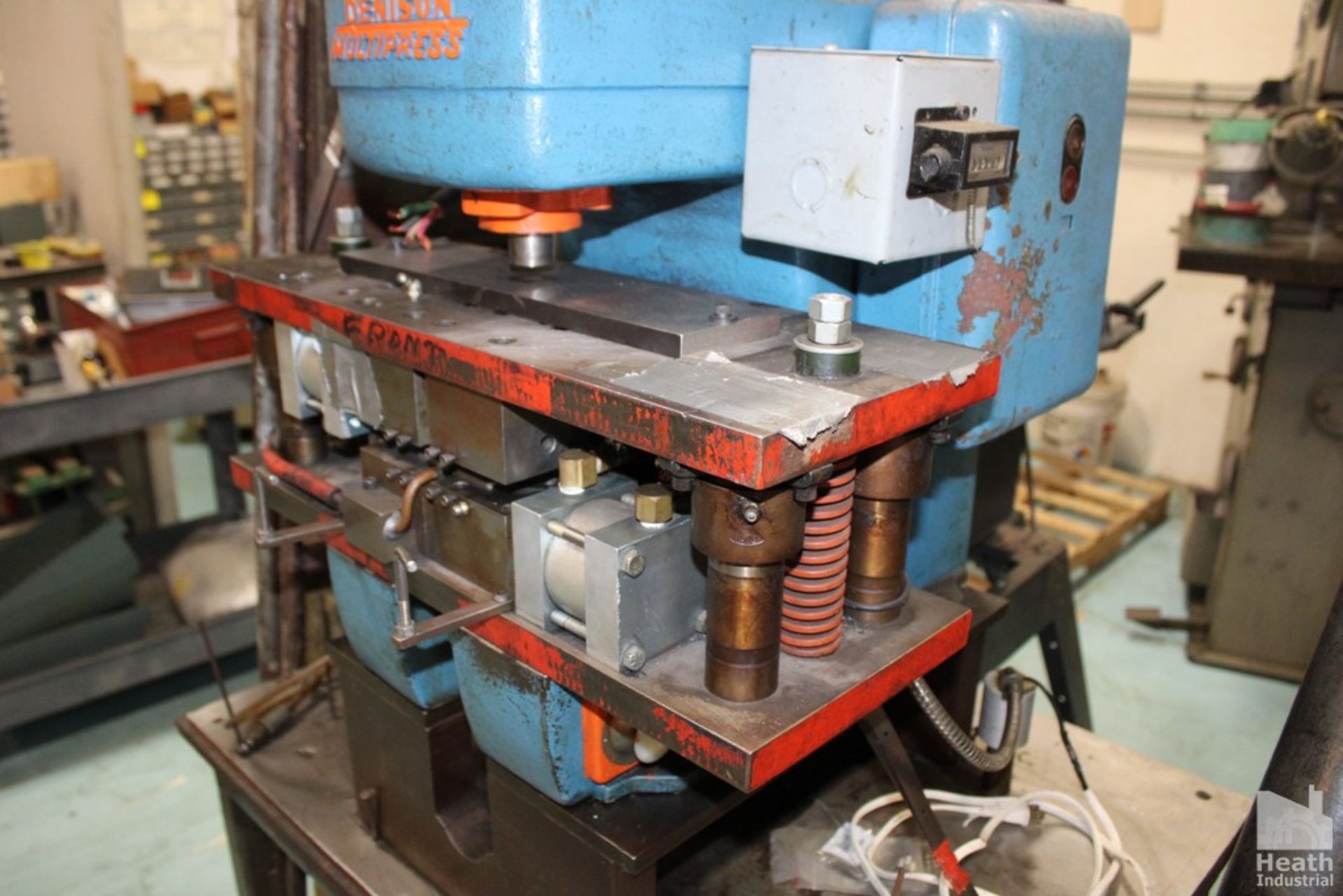 DENISON MULTIPRESS HYDRAULIC PRESS WITH STAND - Image 4 of 5
