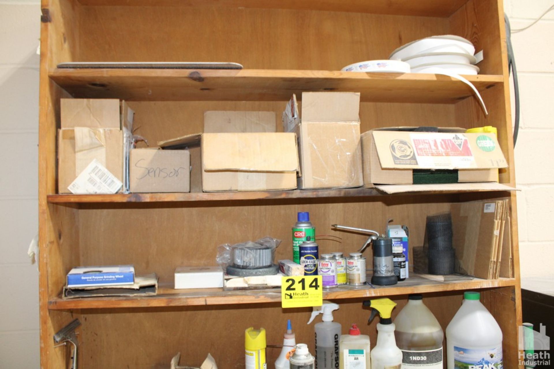 WOODEN SHELVING UNIT WITH CONTENTS - Image 2 of 4