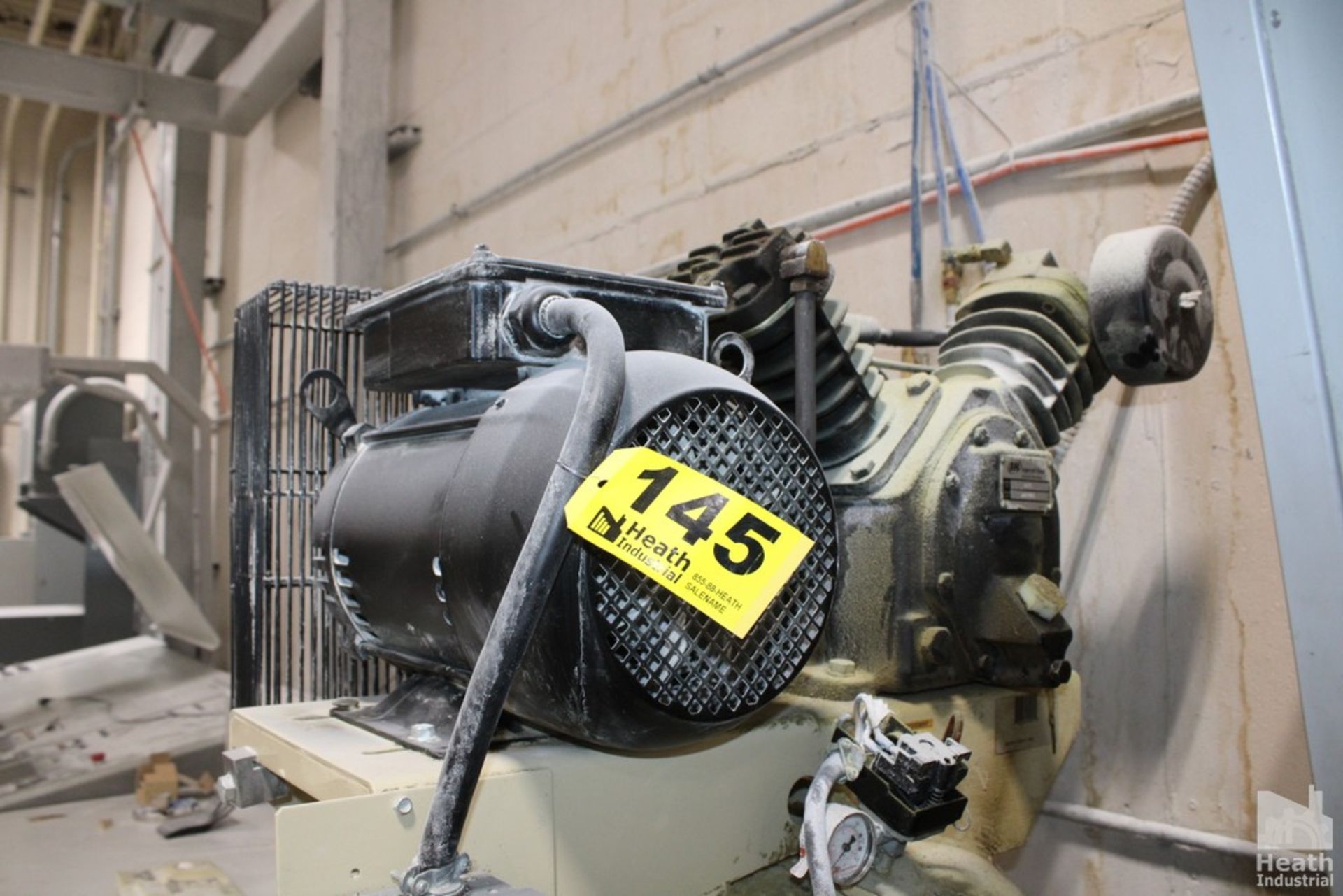 INGERSOLL-RAND 10 HP MODEL 2475 "Y" TYPE TANK MOUNTED AIR COMPRESSOR - Image 2 of 4