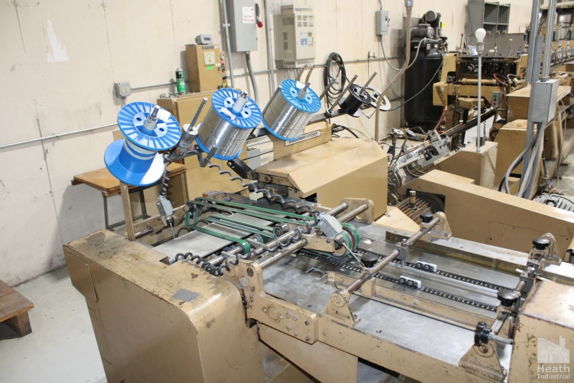 MCCAIN 10 POCKET MODEL 1800XL SADDLE BINDER/STITCHER WITH 2-HEAD STITCHER, S/N 6730279, 3-KNIFE - Image 22 of 32