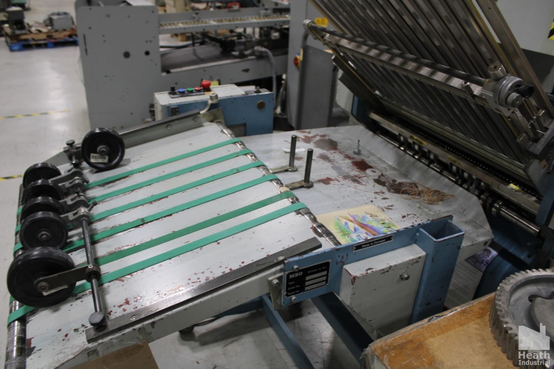 MBO FOUR PLATE BUCKLE FOLDING MACHINE S/NO 01/91 WITH ROUND PILE CONTINUOUS FEEDER, TYPE B26/2/26/ - Image 2 of 9