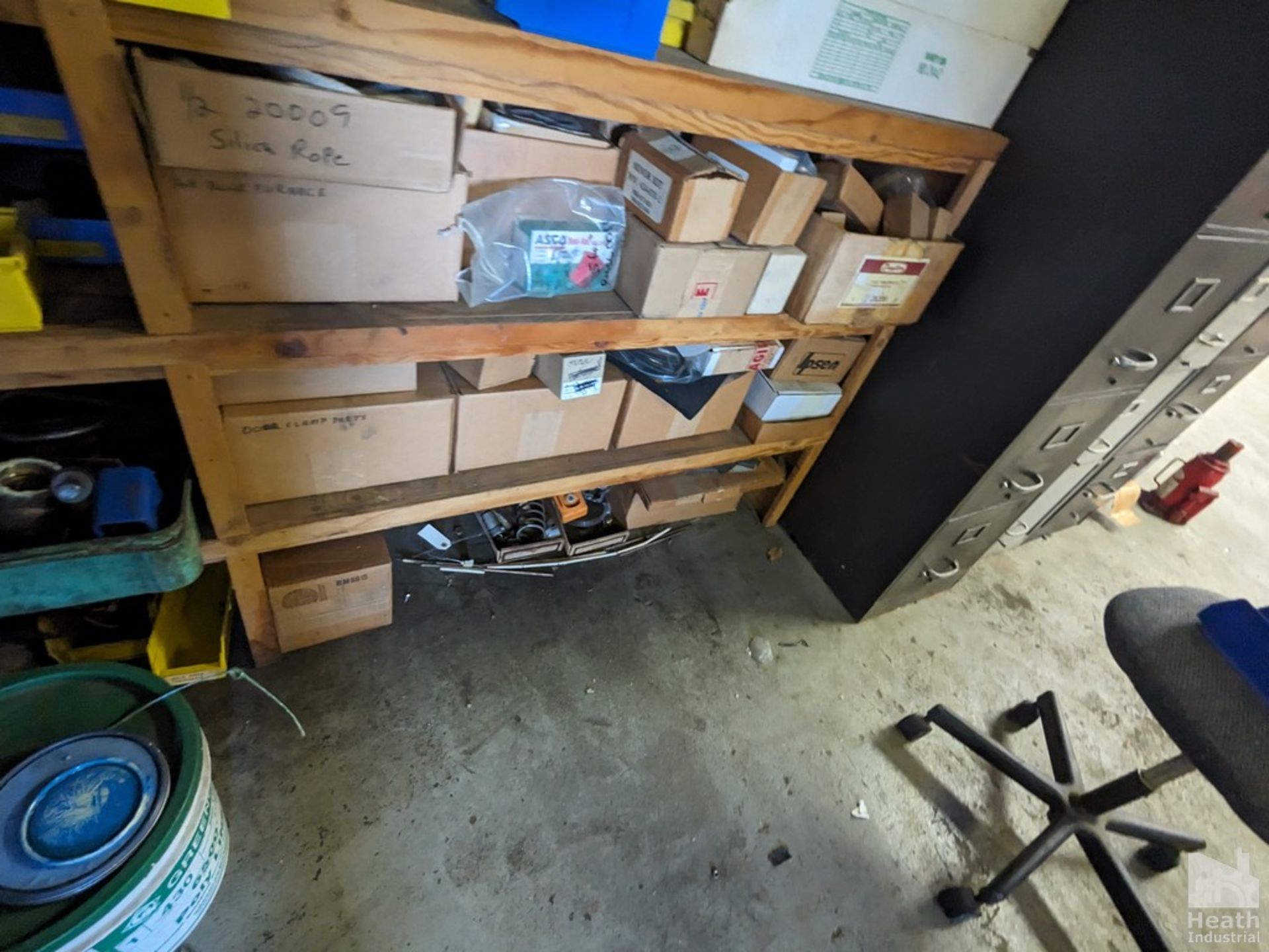 CONTENTS OF SHELVING UNIT: BRASS VALVES, FITTINGS, ETC. - Image 4 of 7