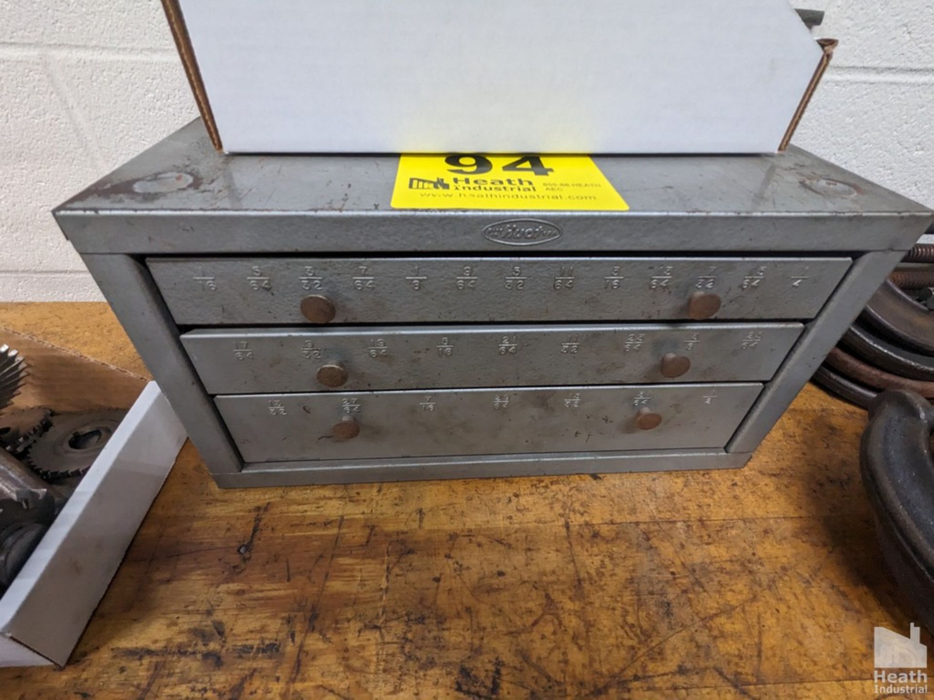 HUOT 3-DRAWER FRACTIONAL DRILL CABINET WITH ASSORTED DRILLS