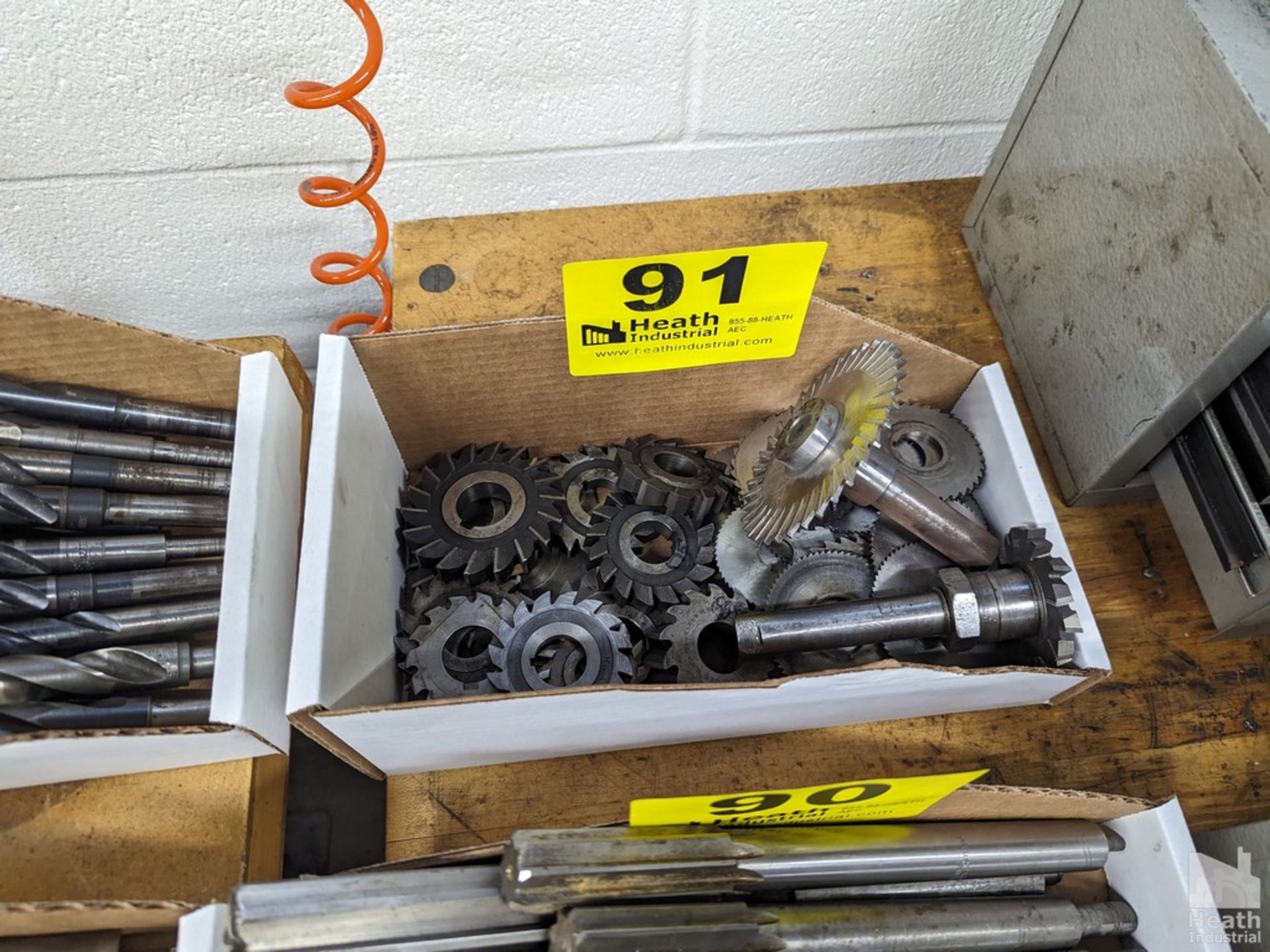 ASSORTED SLITTING SAW, MILLING CUTTERS AND ARBORS IN BOX