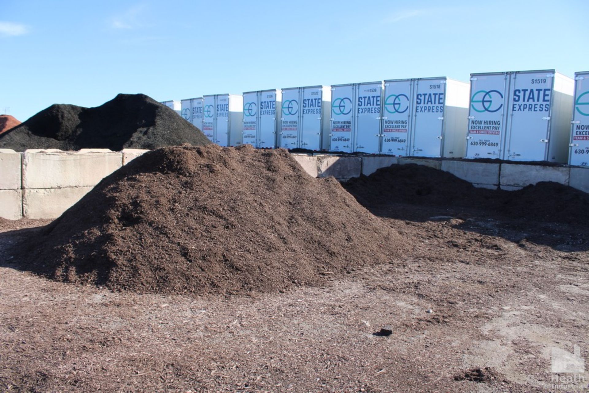 AUBURN MULCH PILE APPROXIMATELY 15' X 15' X 5' HIGH (BUYER MUST BRING EQUIPMENT TO LOAD)