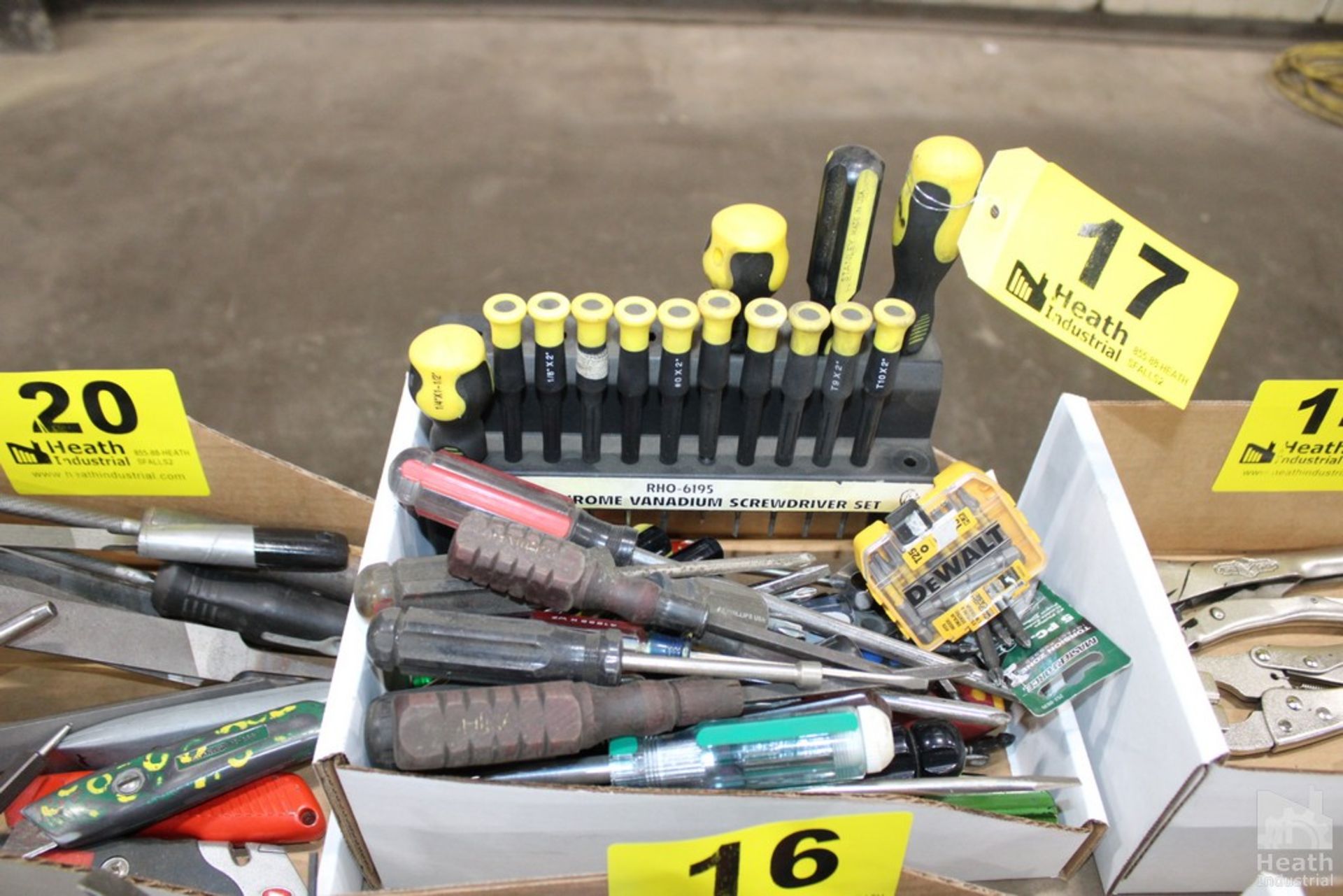 LARGE QUANTITY OF SCREW DRIVERS IN BOX
